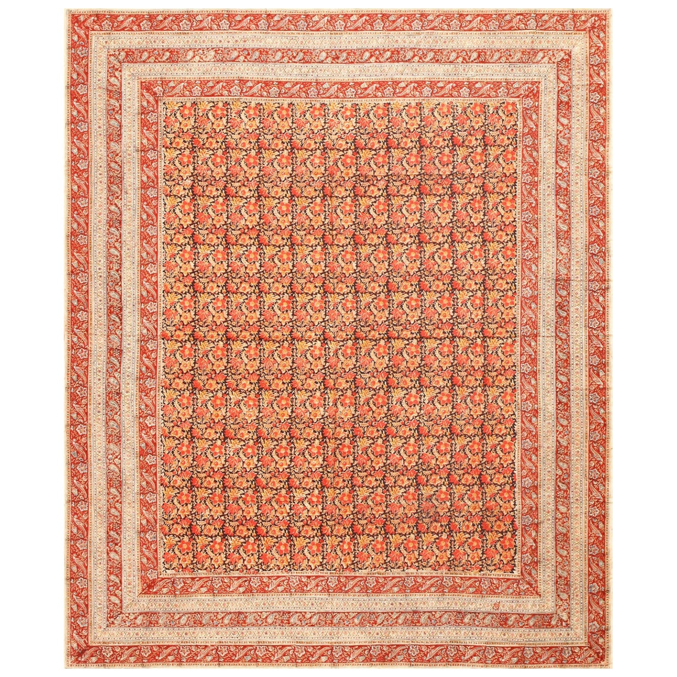 Tessile persiano antico con intricato motivo floreale a fiori 7' x 8'8" in vendita