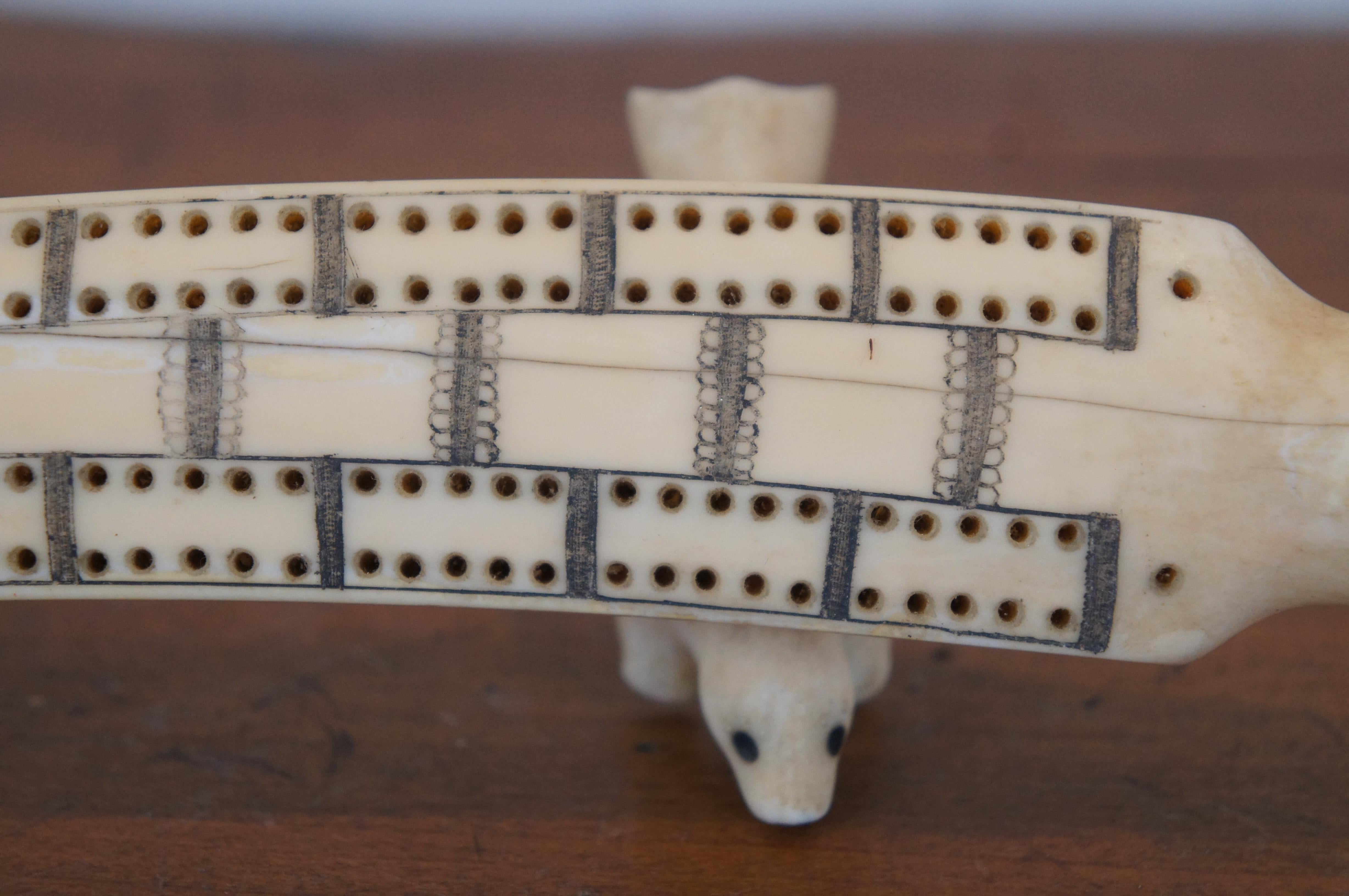 Antique Inuit Carved Bone Folk Art Scrimshaw Cribbage Game Board For Sale 3