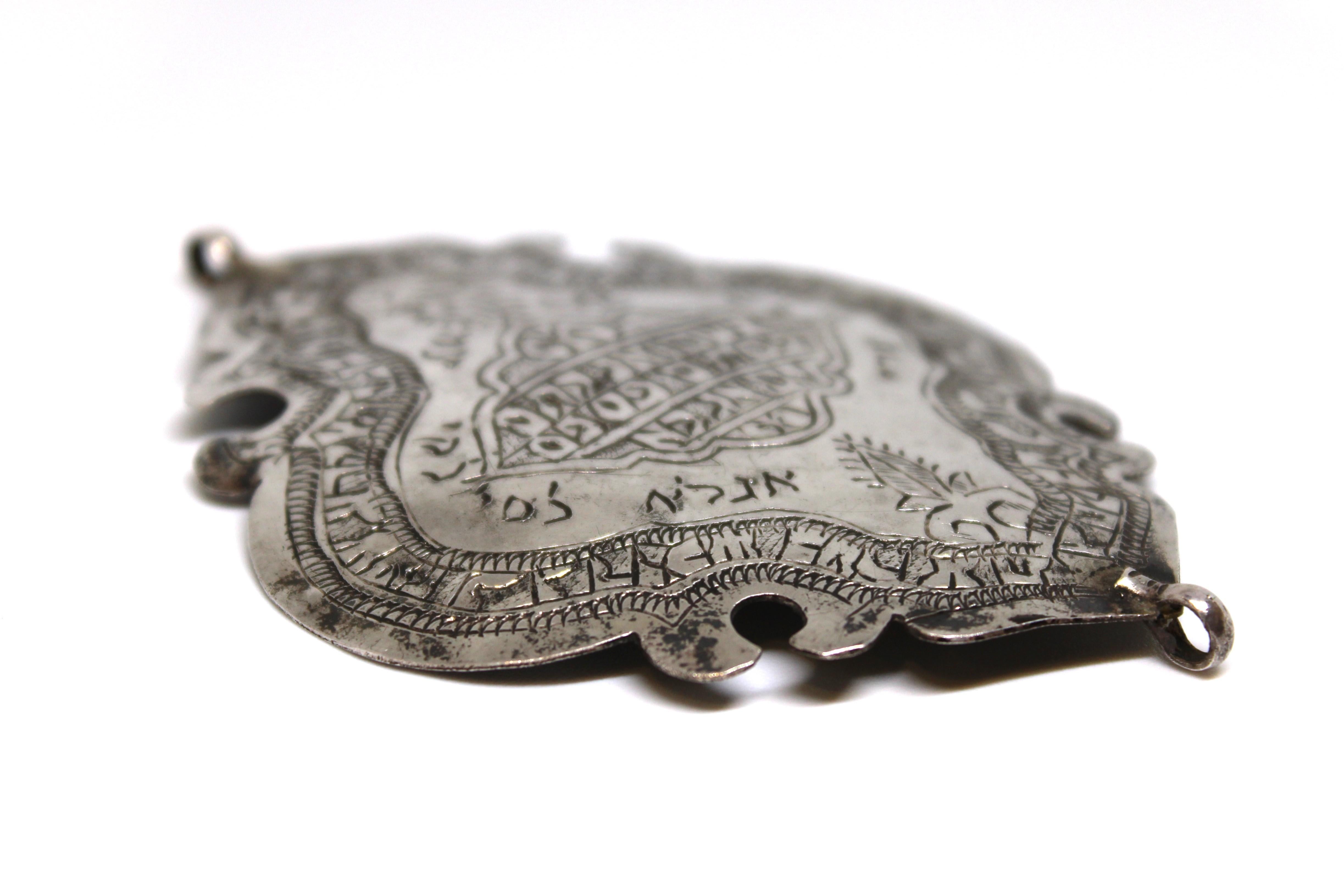 Gravé Amulette iranienne ancienne en argent - objets judaïques de Perse en vente