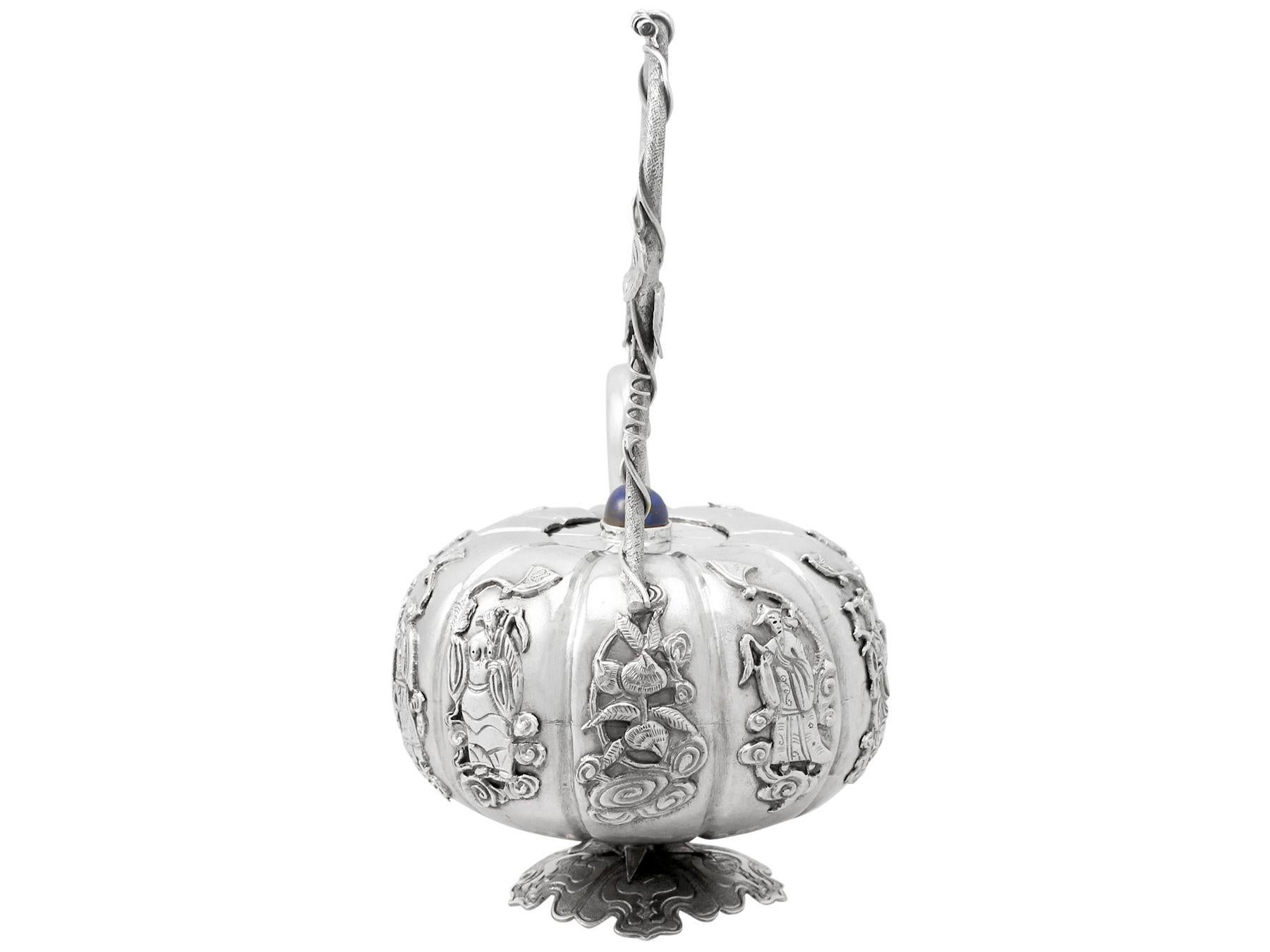 Inizio XX secolo Antica teiera irachena in miniatura in argento e lapislazzuli, 1920 circa in vendita