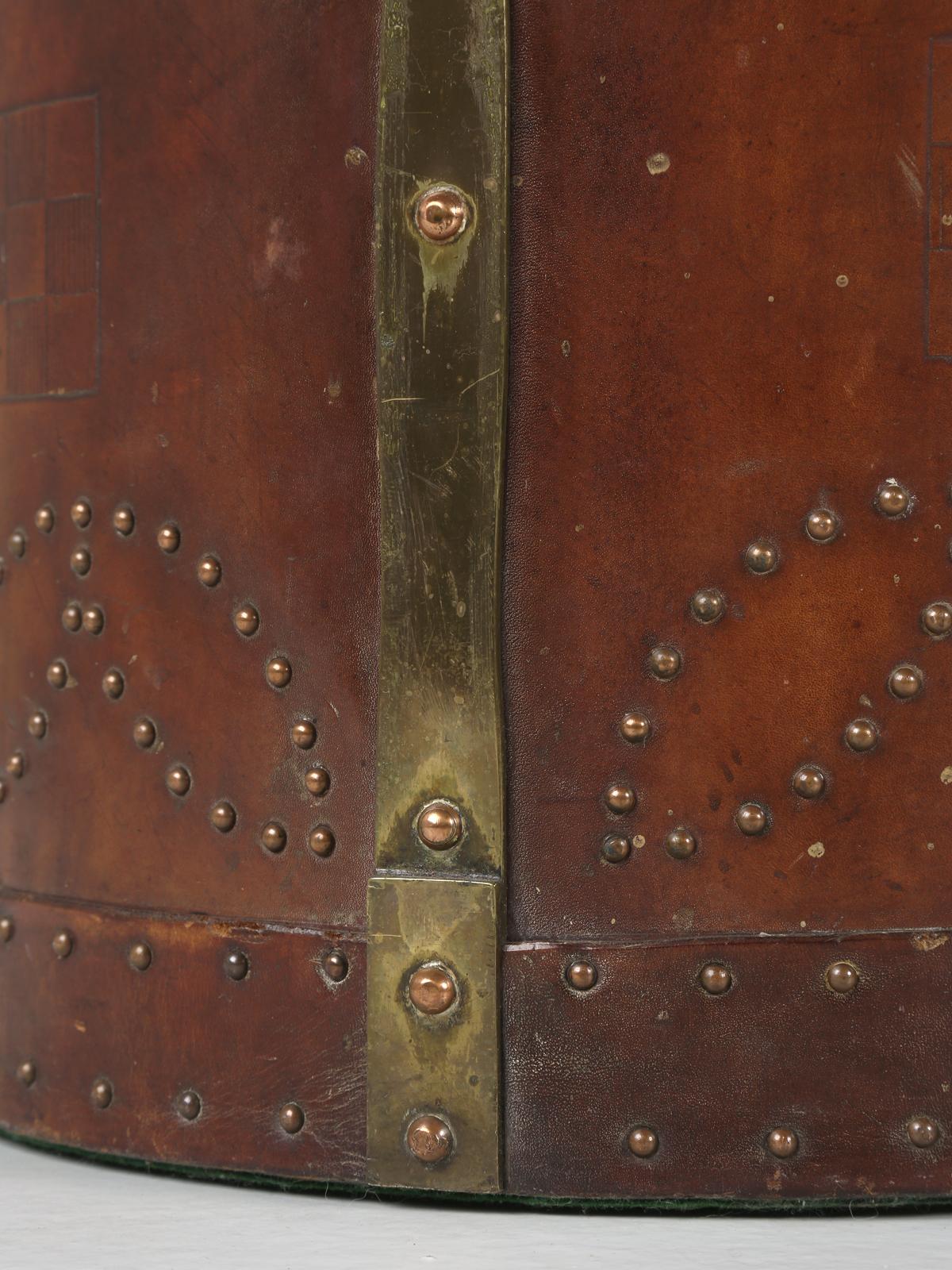 Antiker irischer Kohlekübel, handgefertigt, bezogen mit Leder und Messingnagel-Dekor im Angebot 4