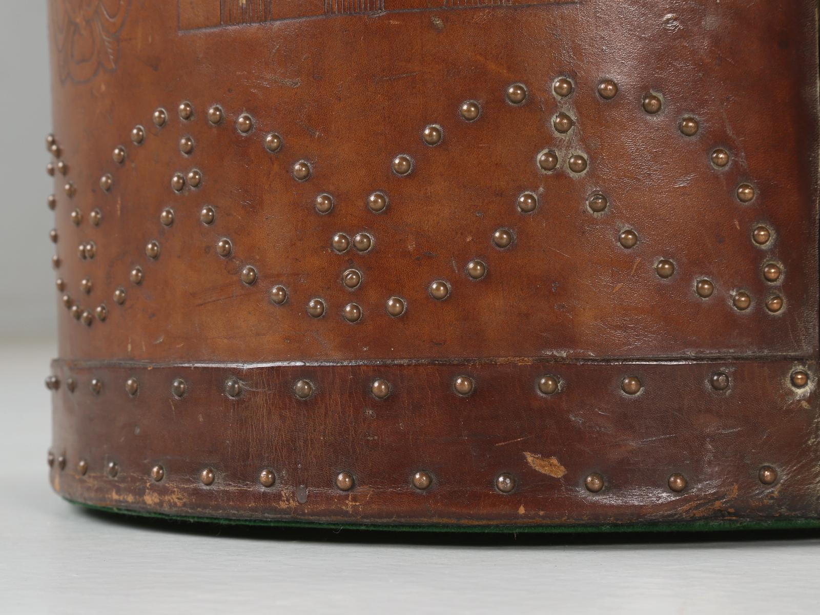 Antiker irischer Kohlekübel, handgefertigt, bezogen mit Leder und Messingnagel-Dekor im Angebot 5
