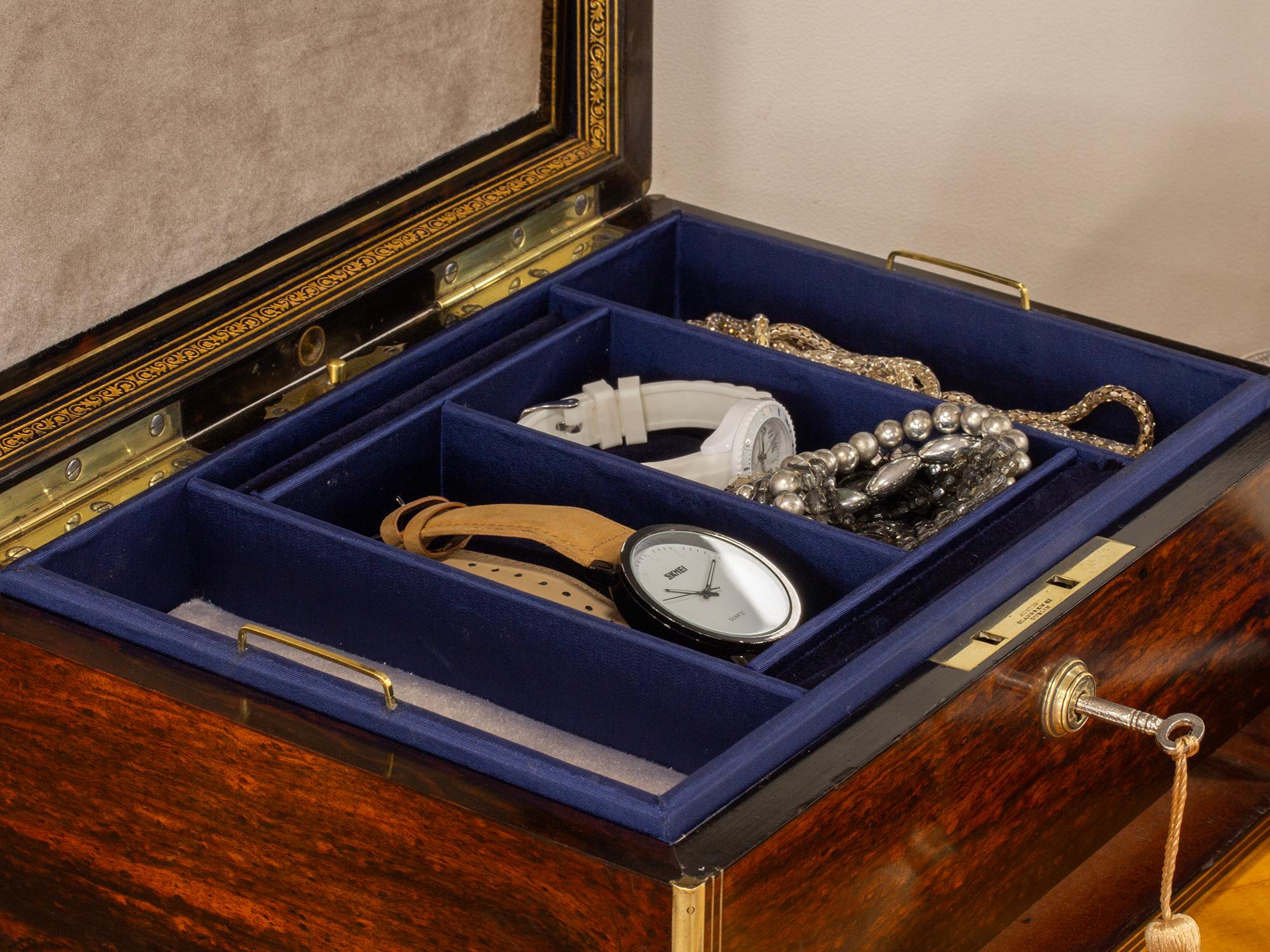 Boîte à bijoux irlandaise ancienne de Coromandel par Austin de Dublin en vente 13