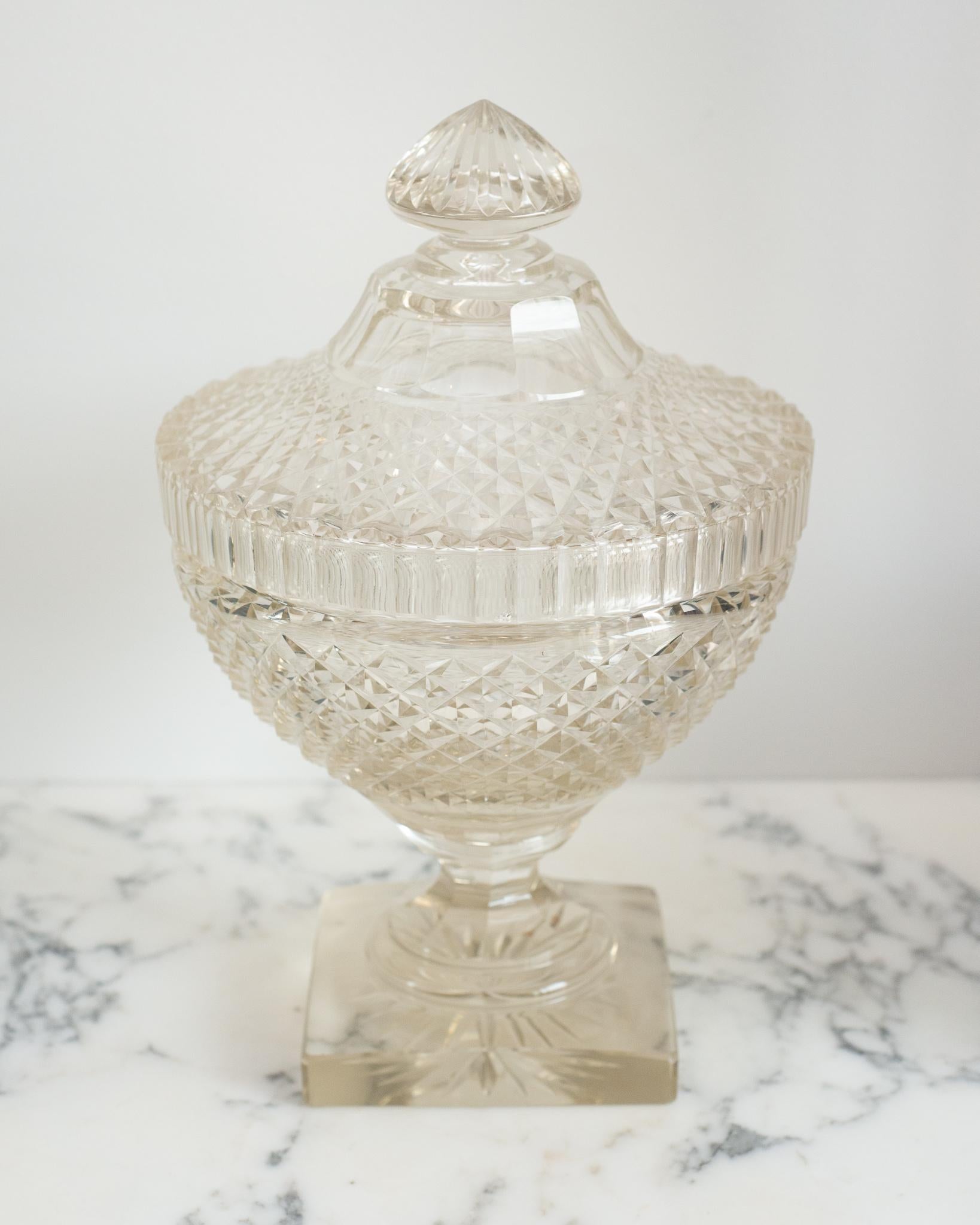 This antique Irish cut crystal decorative bowl with matching lid is a Classic accessory that is easy to place in any home. Perfect for serving or decoration, it can be filled fruit or candies.