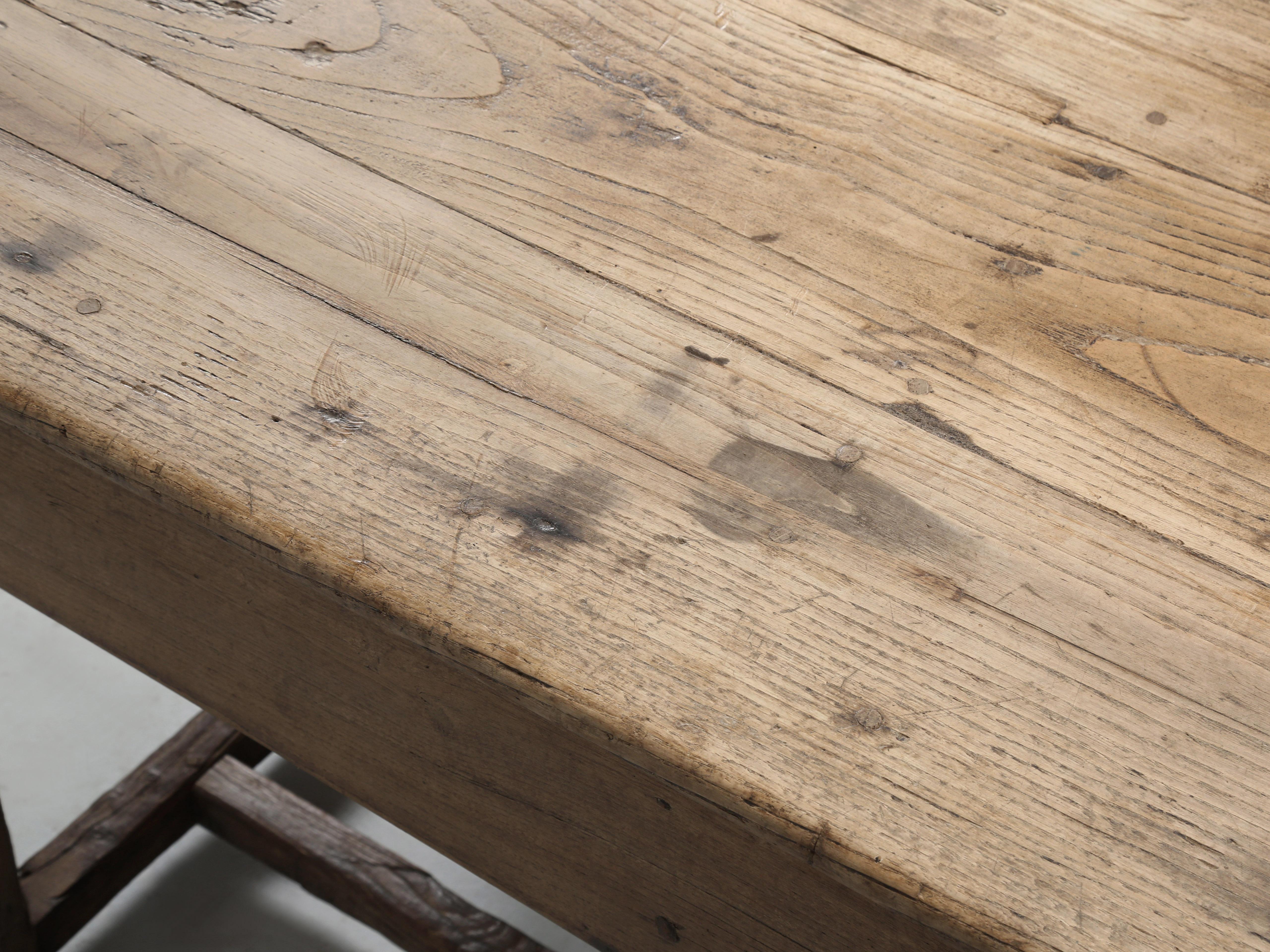 Antiker irischer Schreibtisch in White Oak Unrestauriert. Strukturell solide Originalausführung im Angebot 2