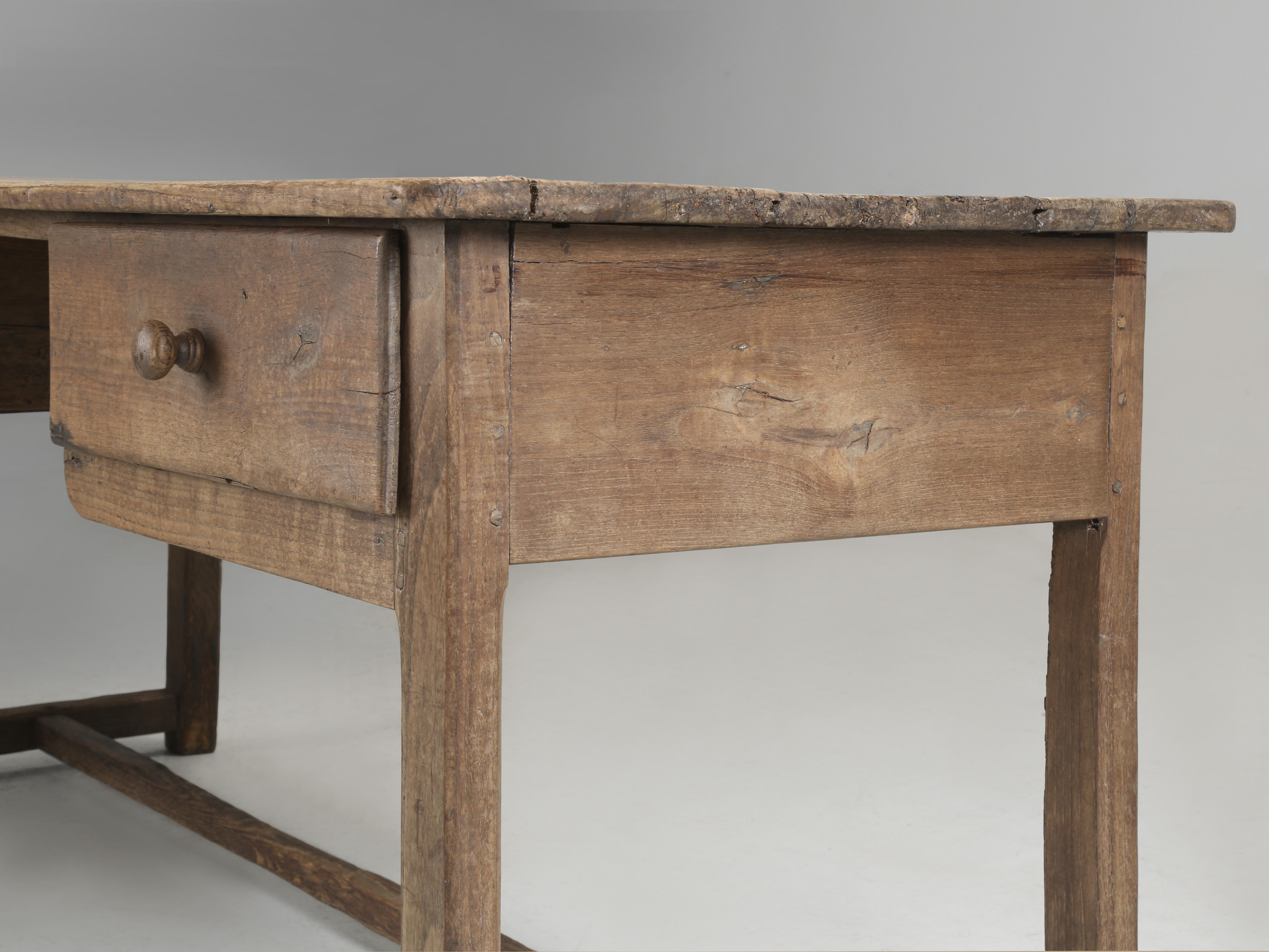 Antiker irischer Schreibtisch in White Oak Unrestauriert. Strukturell solide Originalausführung im Angebot 7