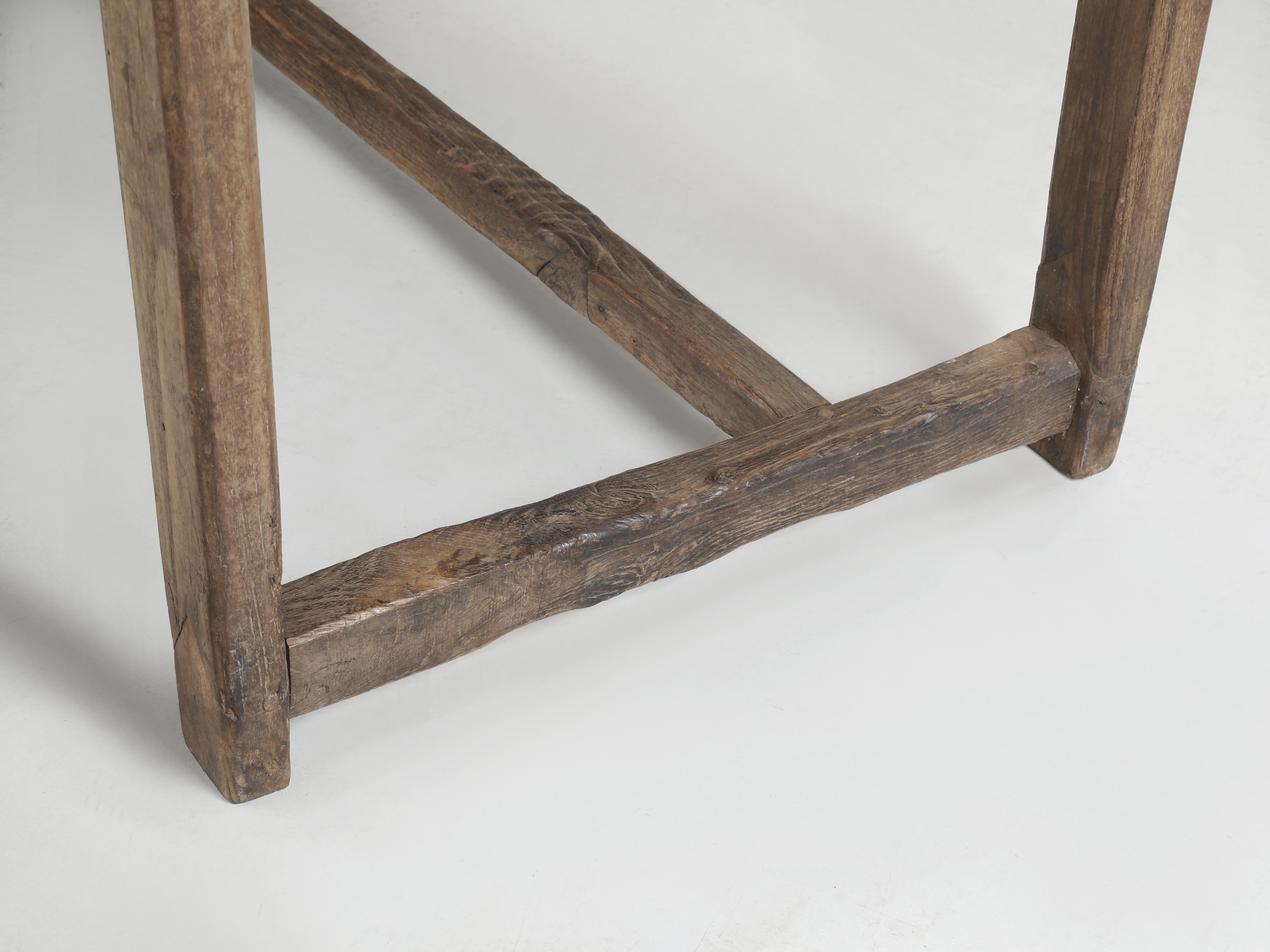 Antiker irischer Schreibtisch in White Oak Unrestauriert. Strukturell solide Originalausführung im Angebot 8