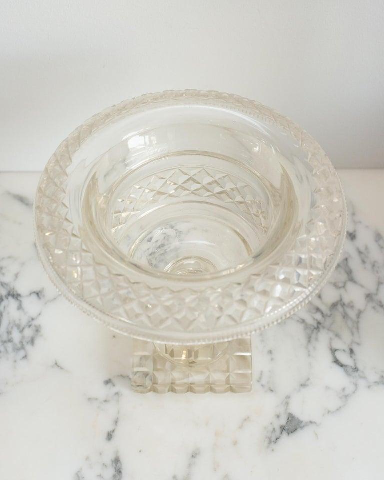 Antique Irish Diamond Cut Clear Cut Crystal Bowl with Rolled Edge In Good Condition For Sale In Toronto, ON