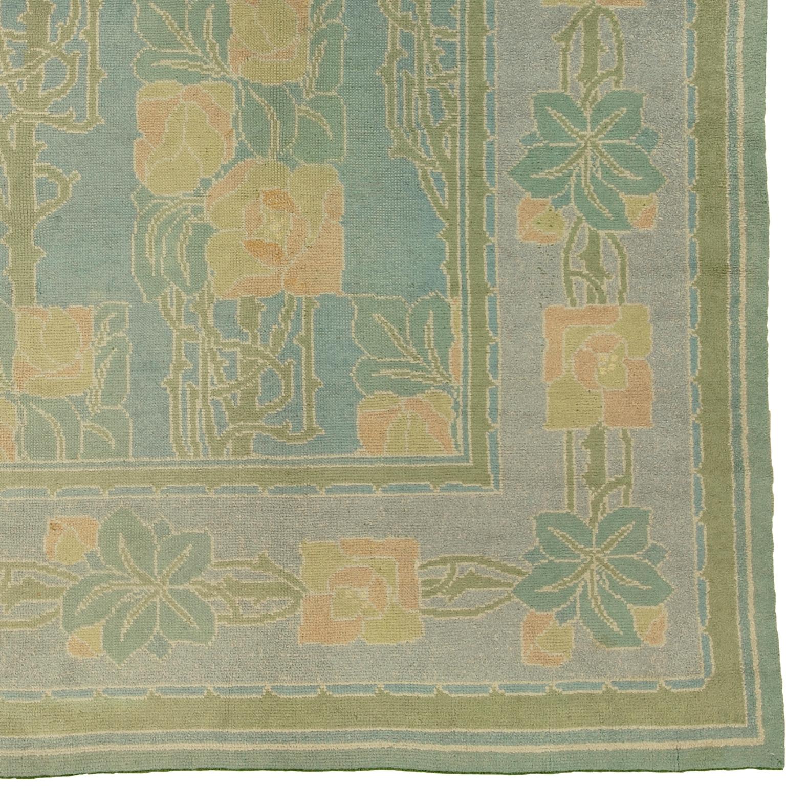 Antique Irish Donegal carpet
Ireland, circa 1900
Design known as the Doorin
Handwoven.