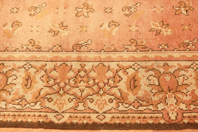 Antique Irish Donegal Carpet. Size 6 ft 8 in x 9 ft 6 in (2.03 m x 2.9