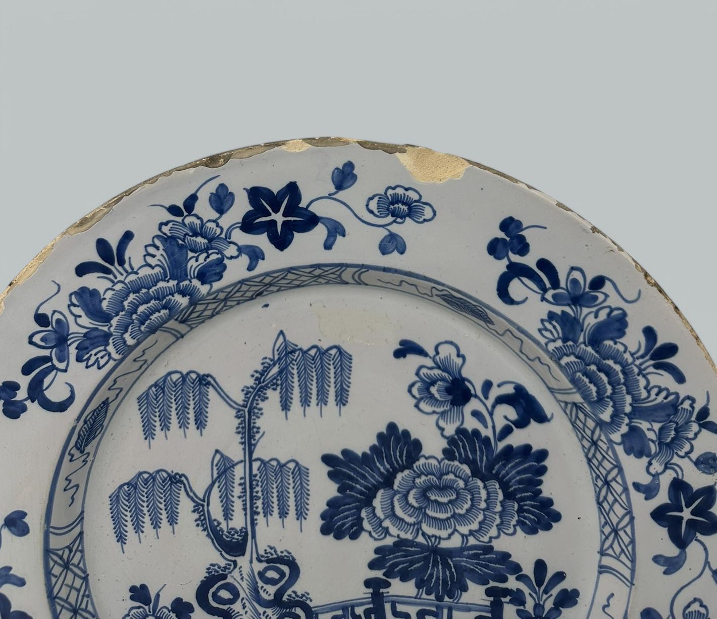 Antique Irish Dublin Delftware Blue White Charger Plate Delamain Ireland 18thCt Irlandés en venta