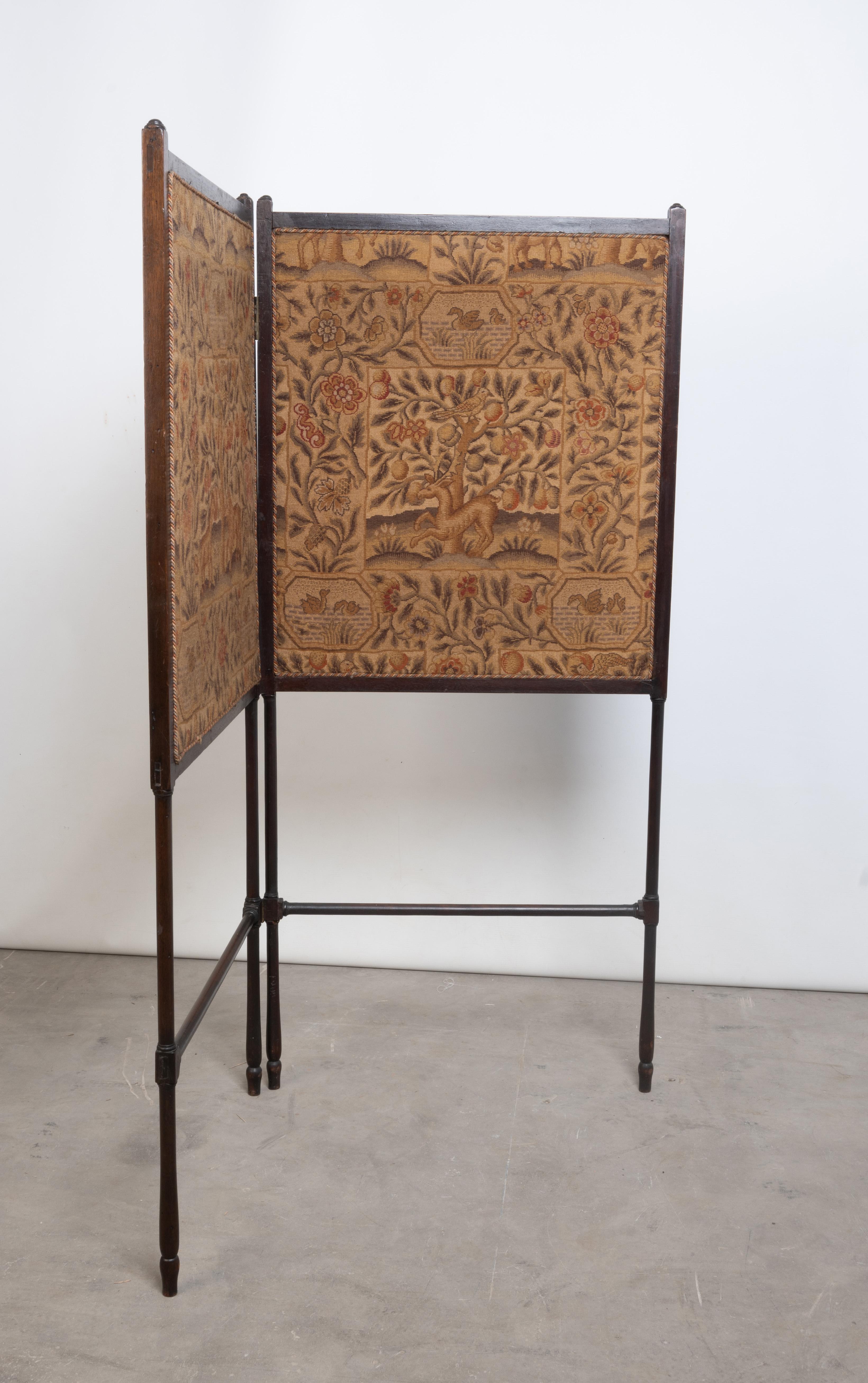 Antique Irish George III Needlework Two- Leaf Fire Screen C.1770 For Sale 3