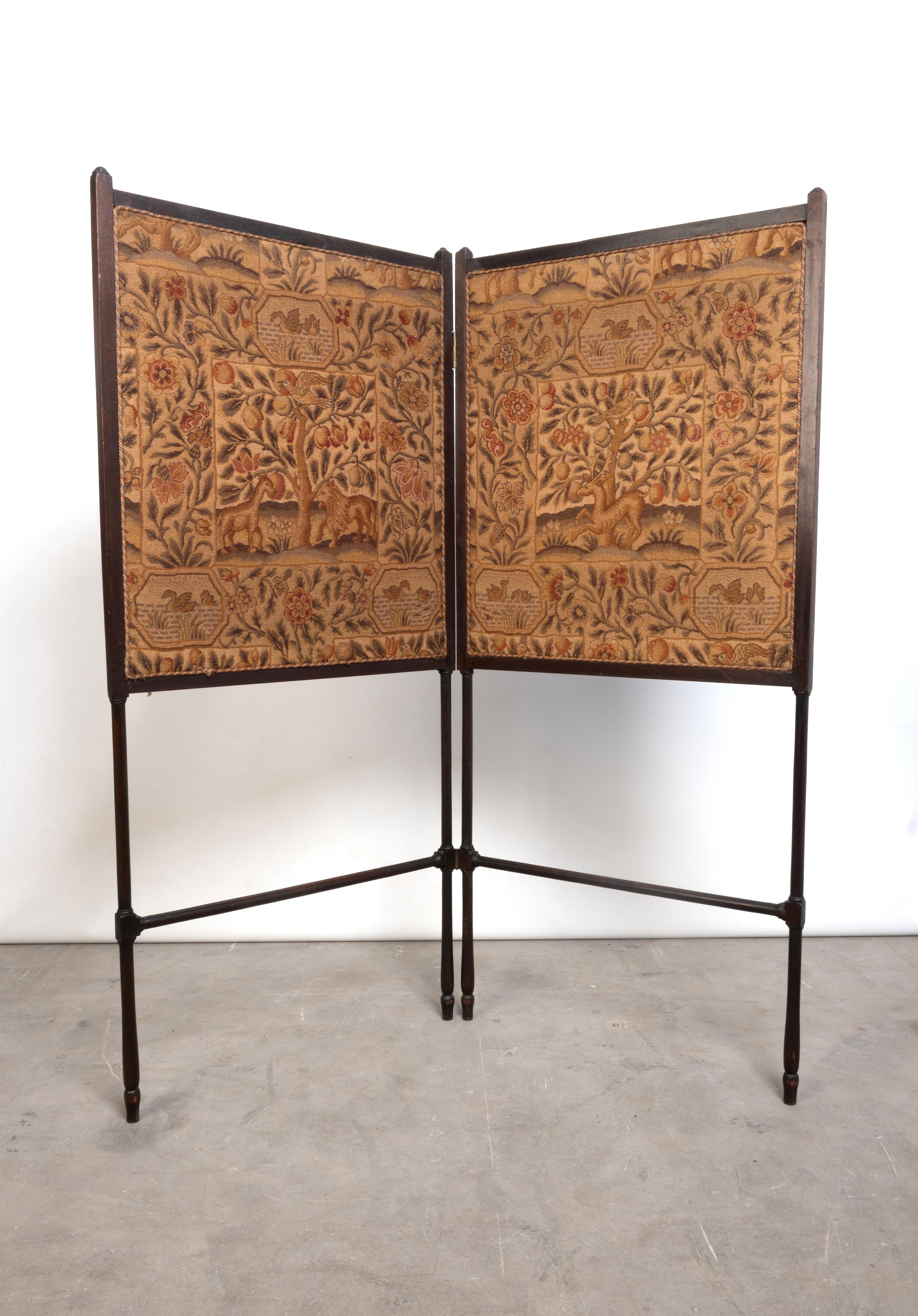 Antique Irish George III Needlework Two- Leaf Fire Screen C.1770 For Sale 1