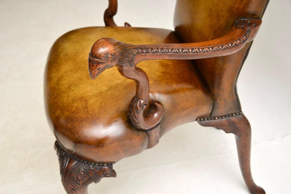 Ancien fauteuil irlandais d'époque géorgienne en noyer et cuir en vente 4