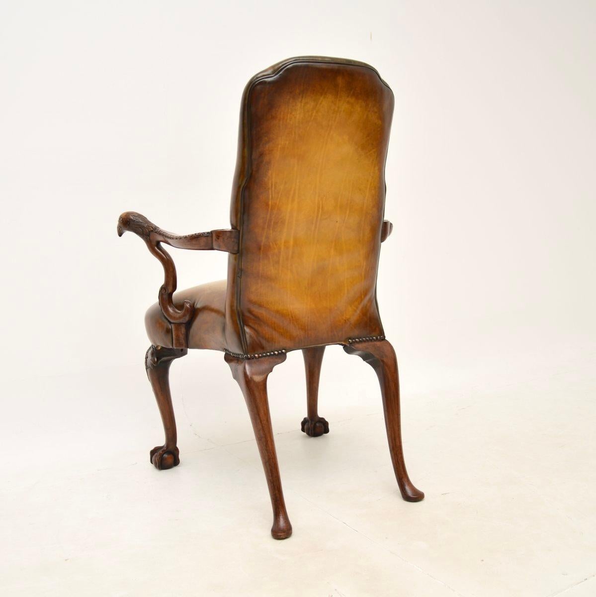 Antique Irish Georgian Period Walnut and Leather Armchair In Good Condition For Sale In London, GB