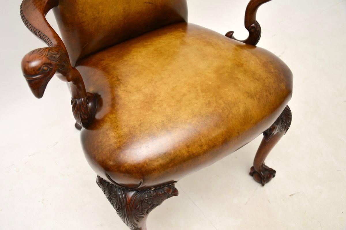 Ancien fauteuil irlandais d'époque géorgienne en noyer et cuir en vente 1