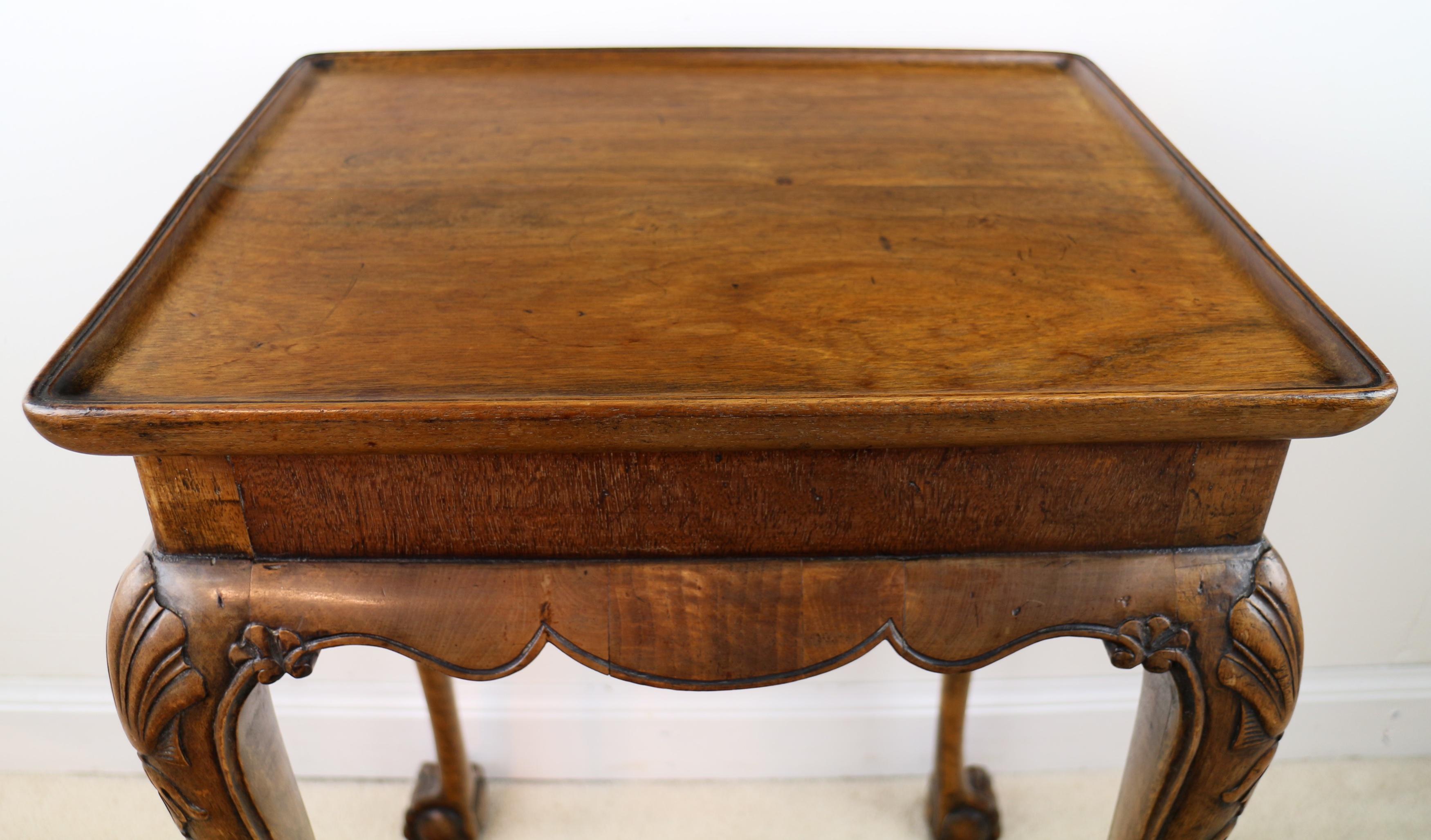 Antique Irish Georgian Small Walnut Silver Table or Kettle Stand In Fair Condition In Glasgow, GB