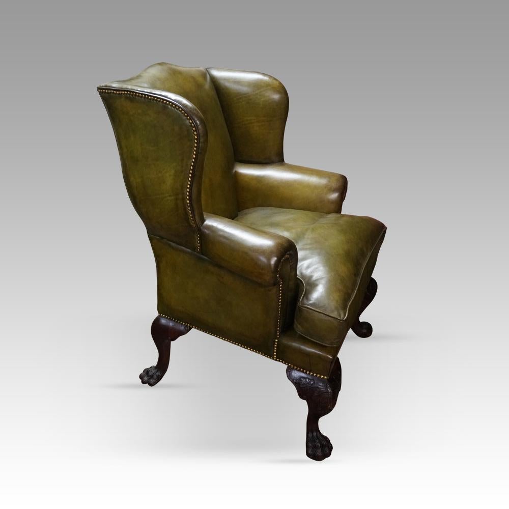 Antique Irish green leather wingchairs
These Antique Irish green leather wingchairs were made in the late Victorian period.
The good-sized chairs with the Irish carved cabriole legs to the front, and hairy carved cabriole legs to the rear.
Both