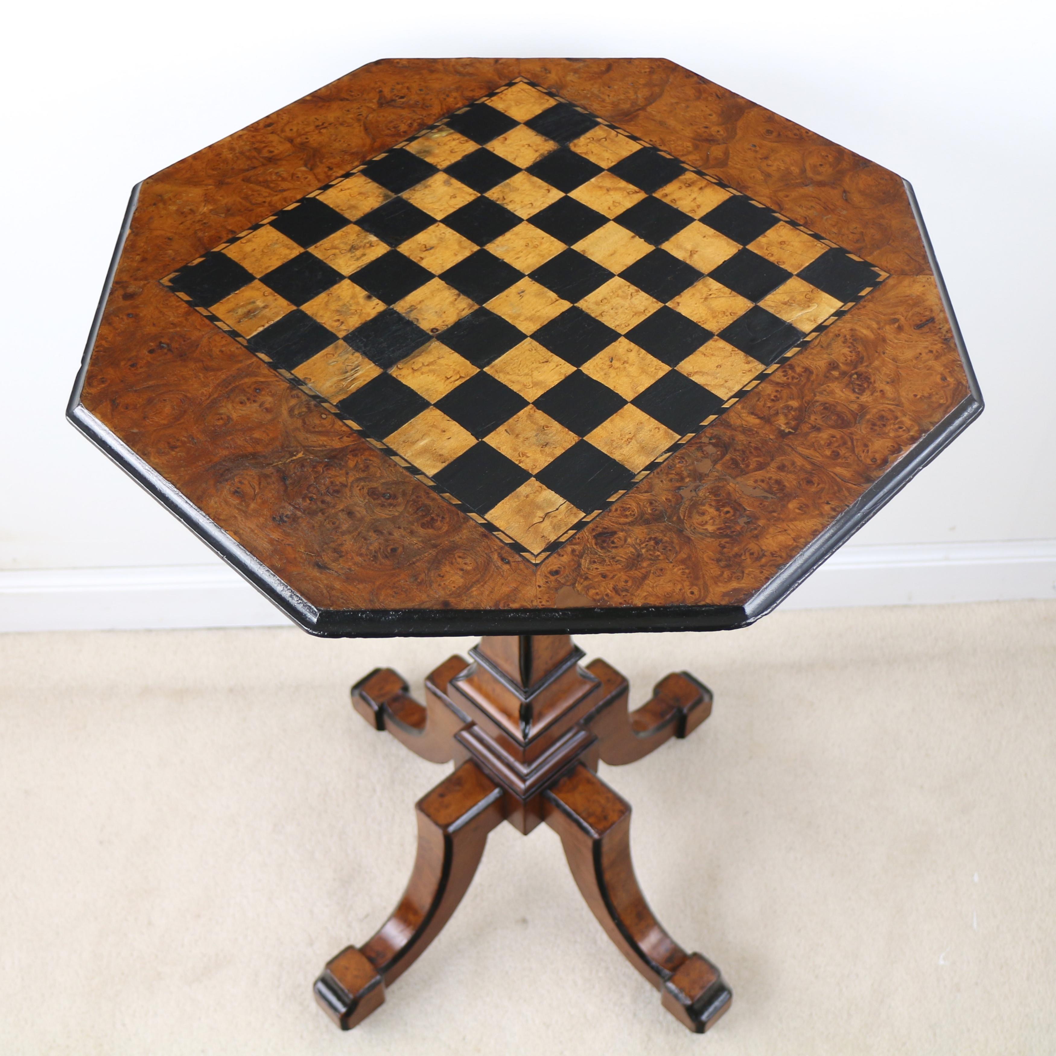 Antique Irish Killarney Yew Inlaid Chess Top Games Occasional Table In Good Condition In Glasgow, GB