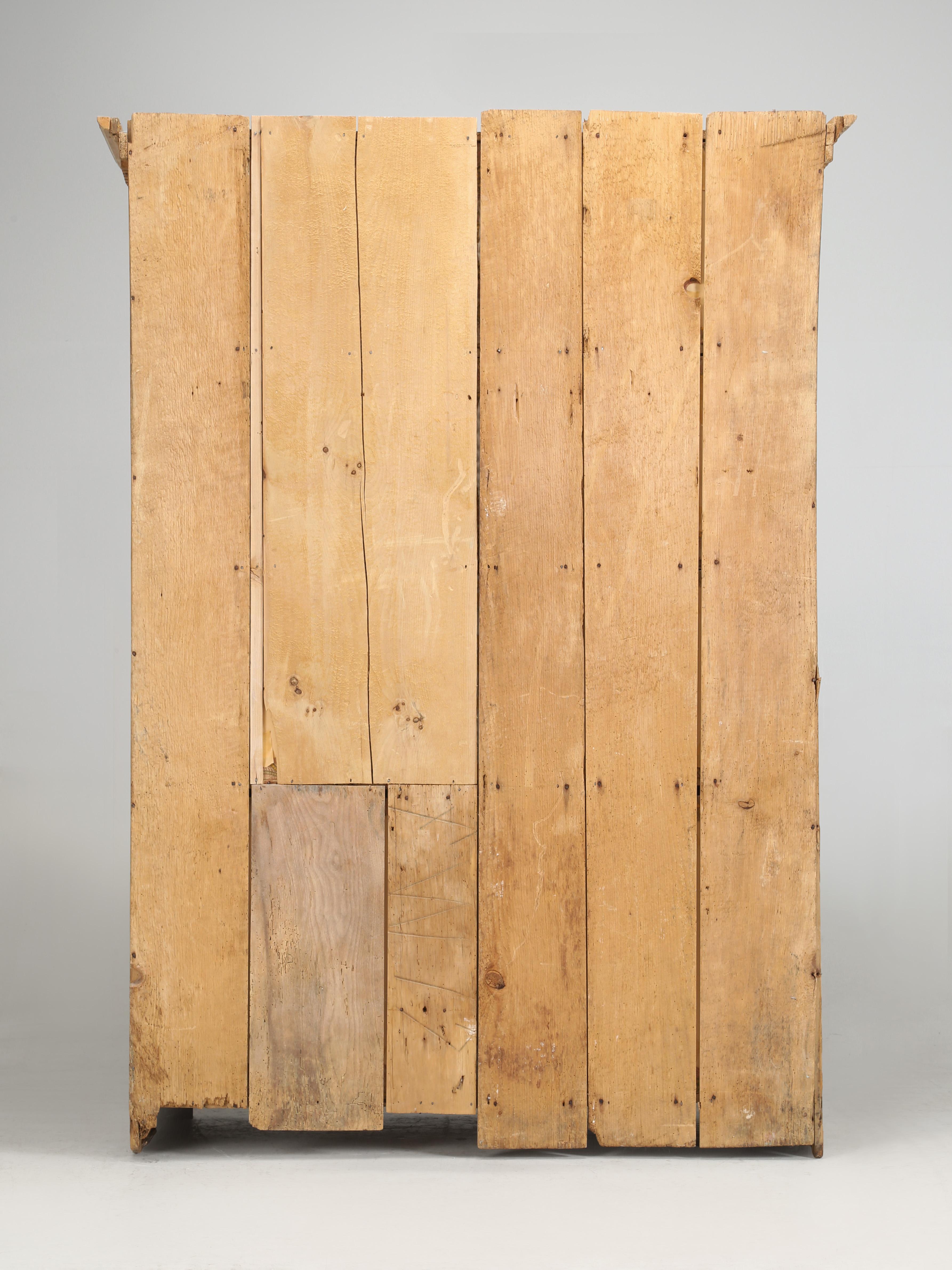 Antique Irish Pine Cupboard Made in the 1800's and Still Quite Original in vendita 6