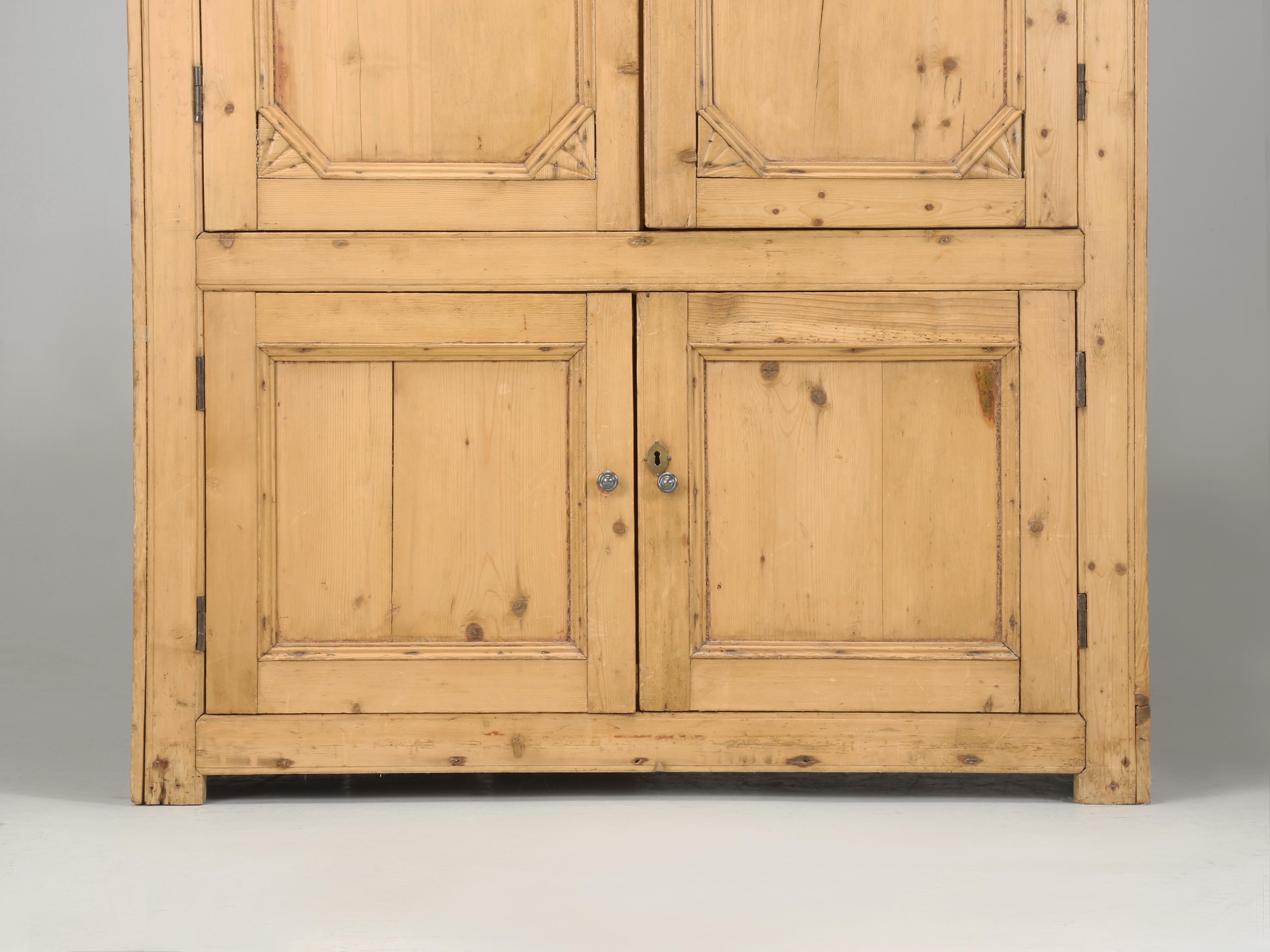Pino Antique Irish Pine Cupboard Made in the 1800's and Still Quite Original in vendita