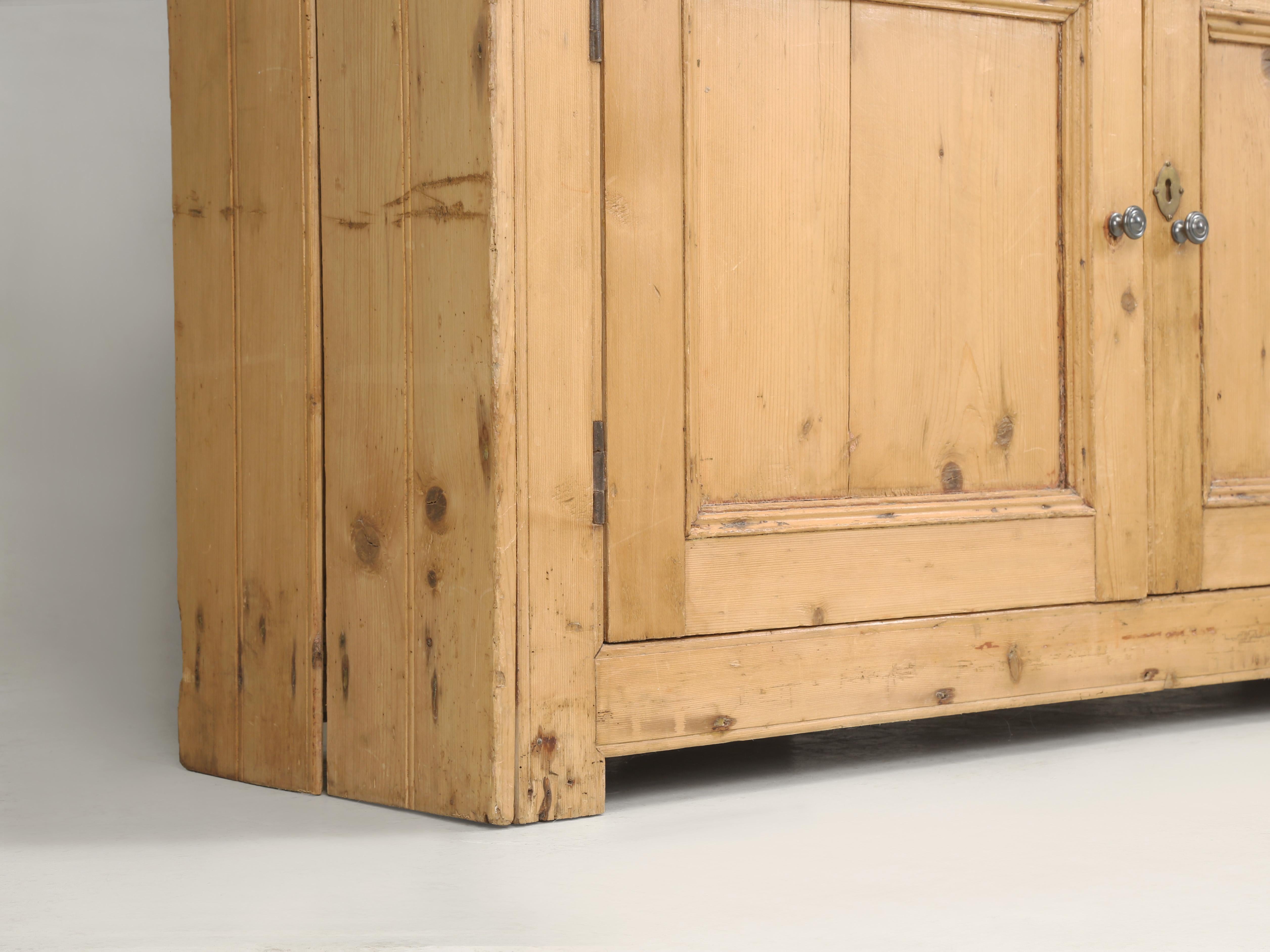 Antique Irish Pine Cupboard Made in the 1800's and Still Quite Original in vendita 1