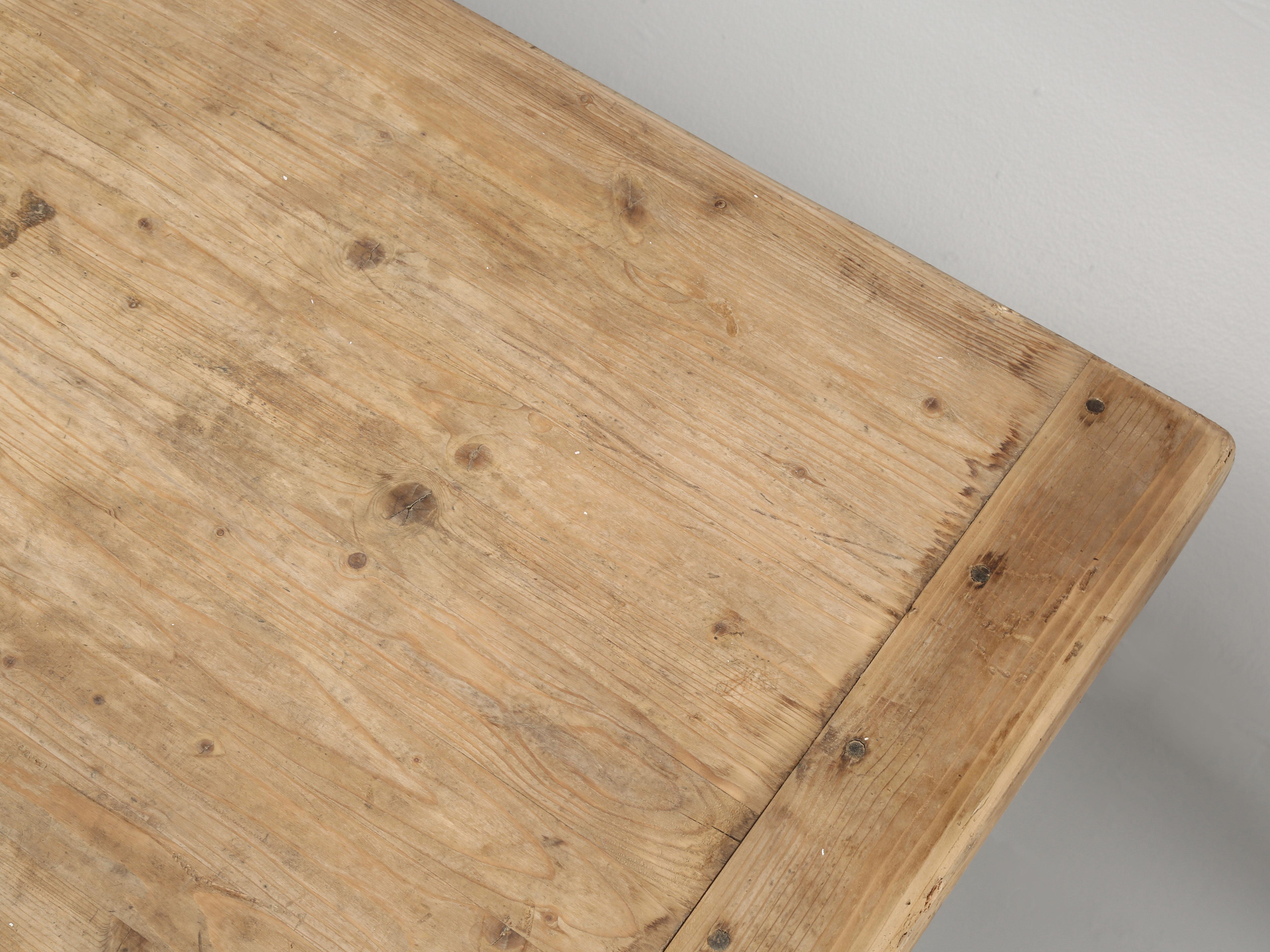 Antique Irish Pine Kitchen Table or Farm Table, Original Paint, Unrestored In Good Condition In Chicago, IL