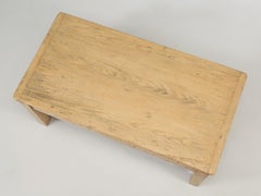 Ancienne table basse irlandaise en pin taillé et rembourré provenant d'une table de cuisine, vers 1900