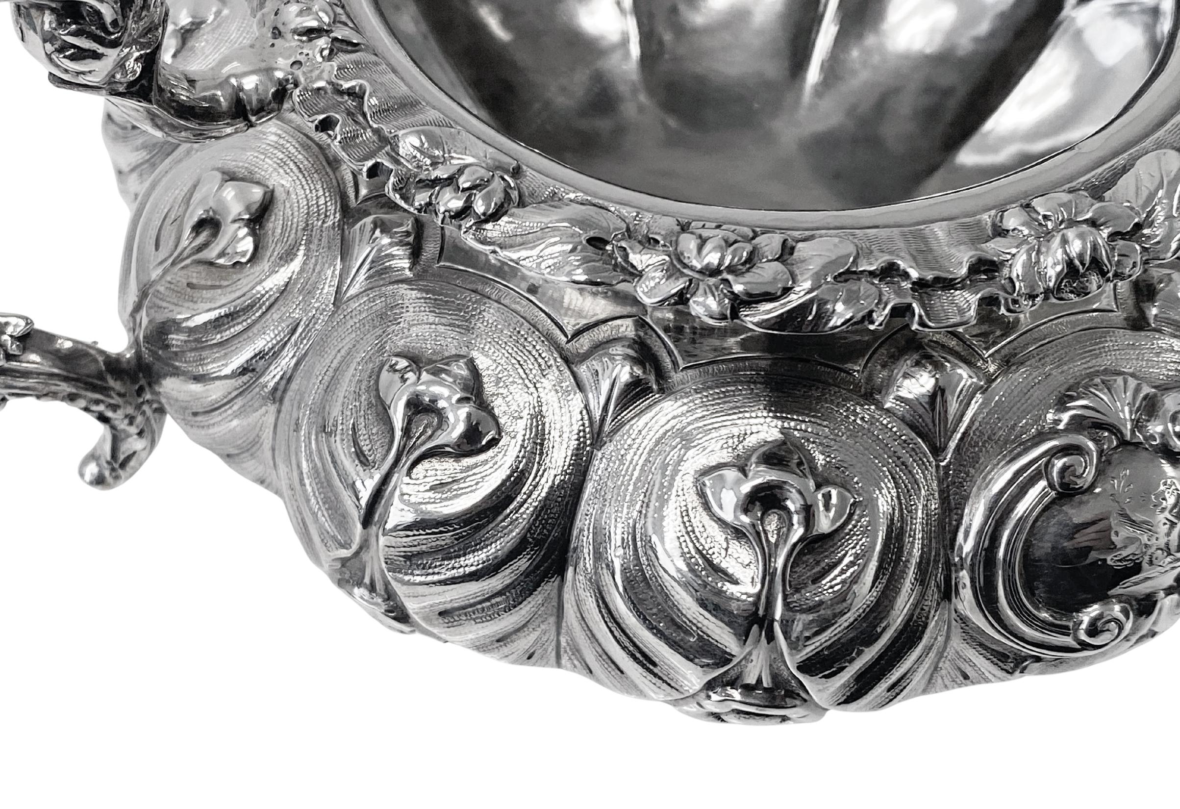 Antique Irish Silver bowl Dublin 1834 John Moore In Good Condition For Sale In Toronto, Ontario