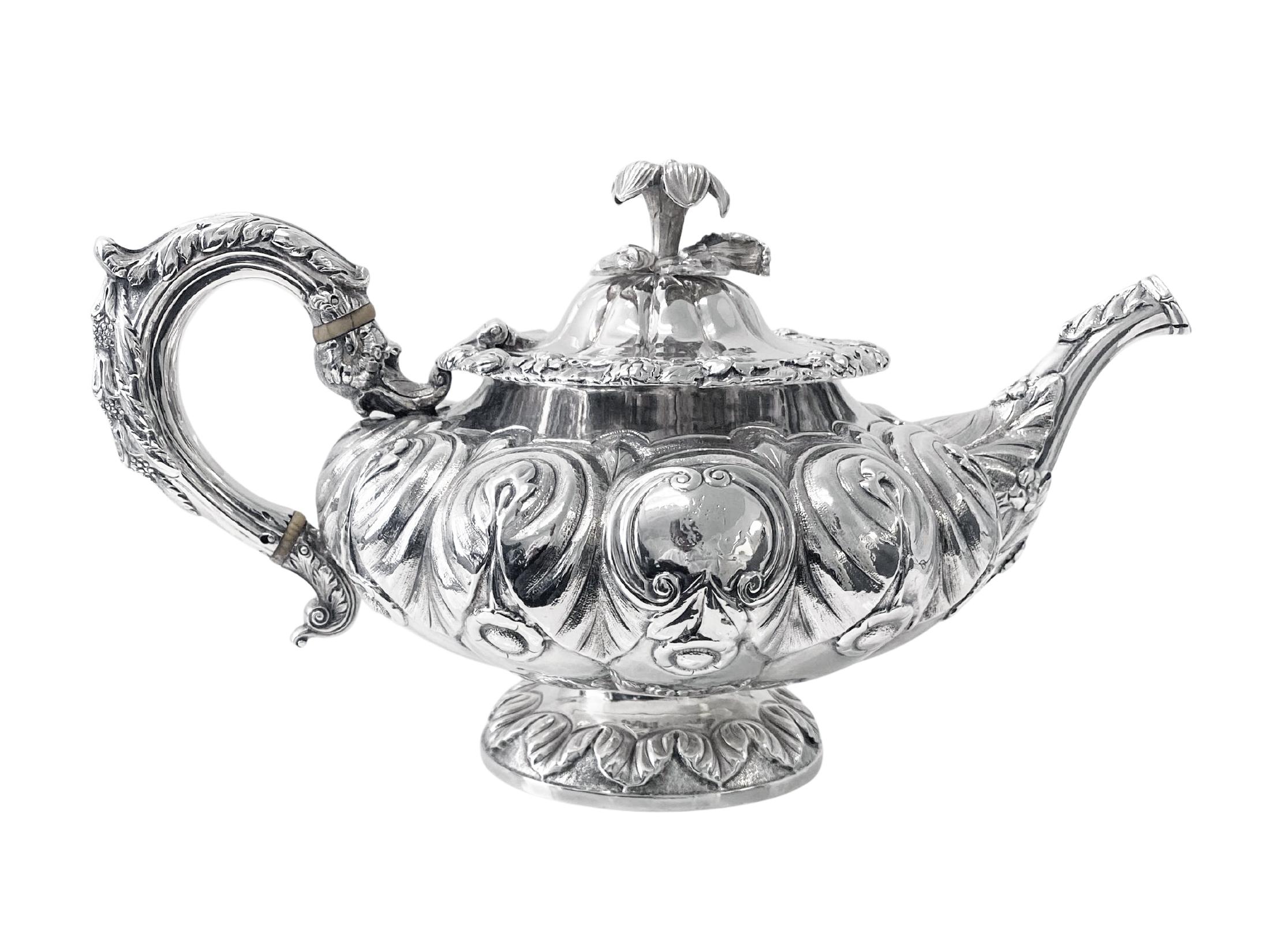 William IV Ancienne théière irlandaise en argent, Dublin 1835 Patrick Laughlin en vente