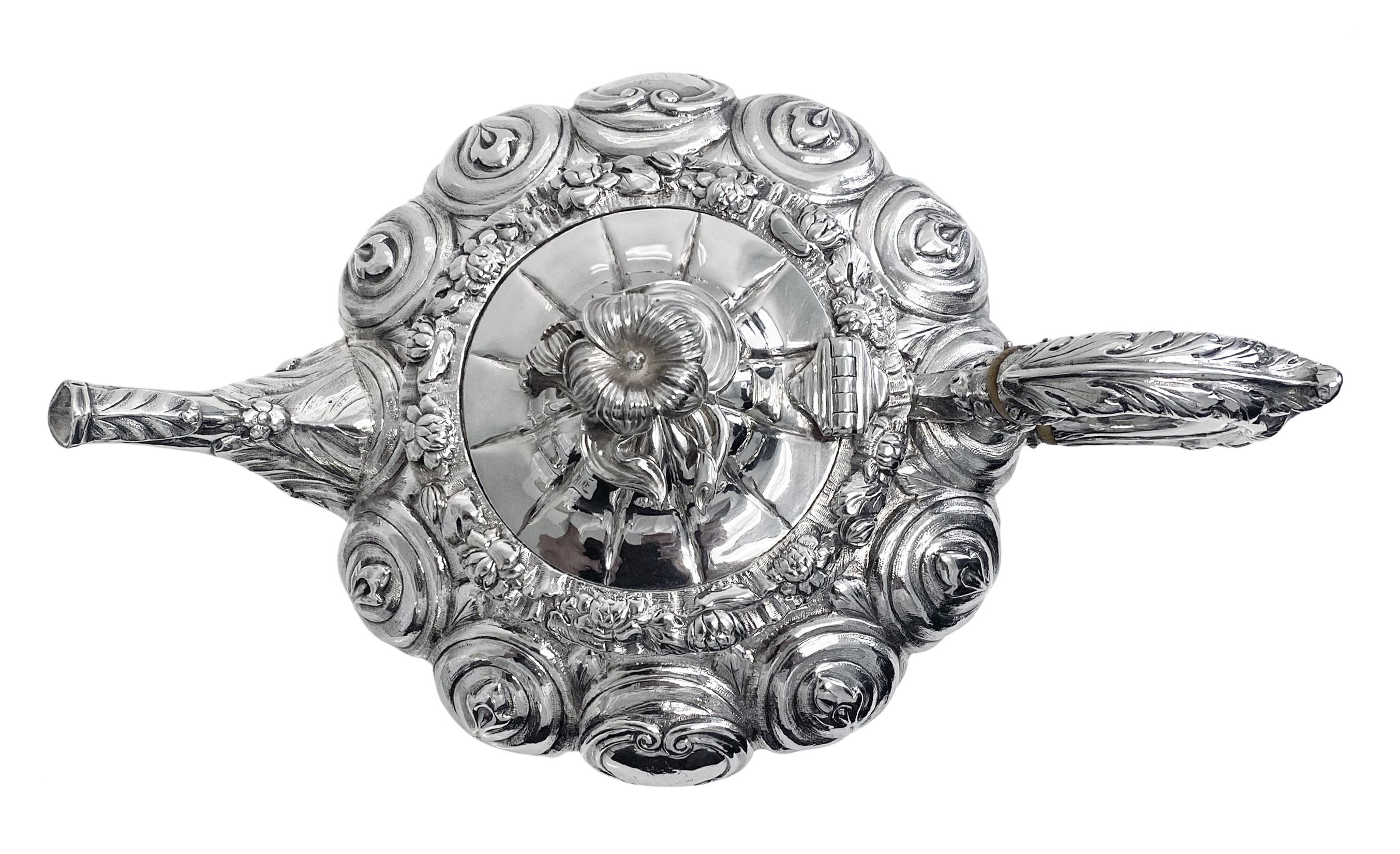 Milieu du XIXe siècle Ancienne théière irlandaise en argent, Dublin 1835 Patrick Laughlin en vente