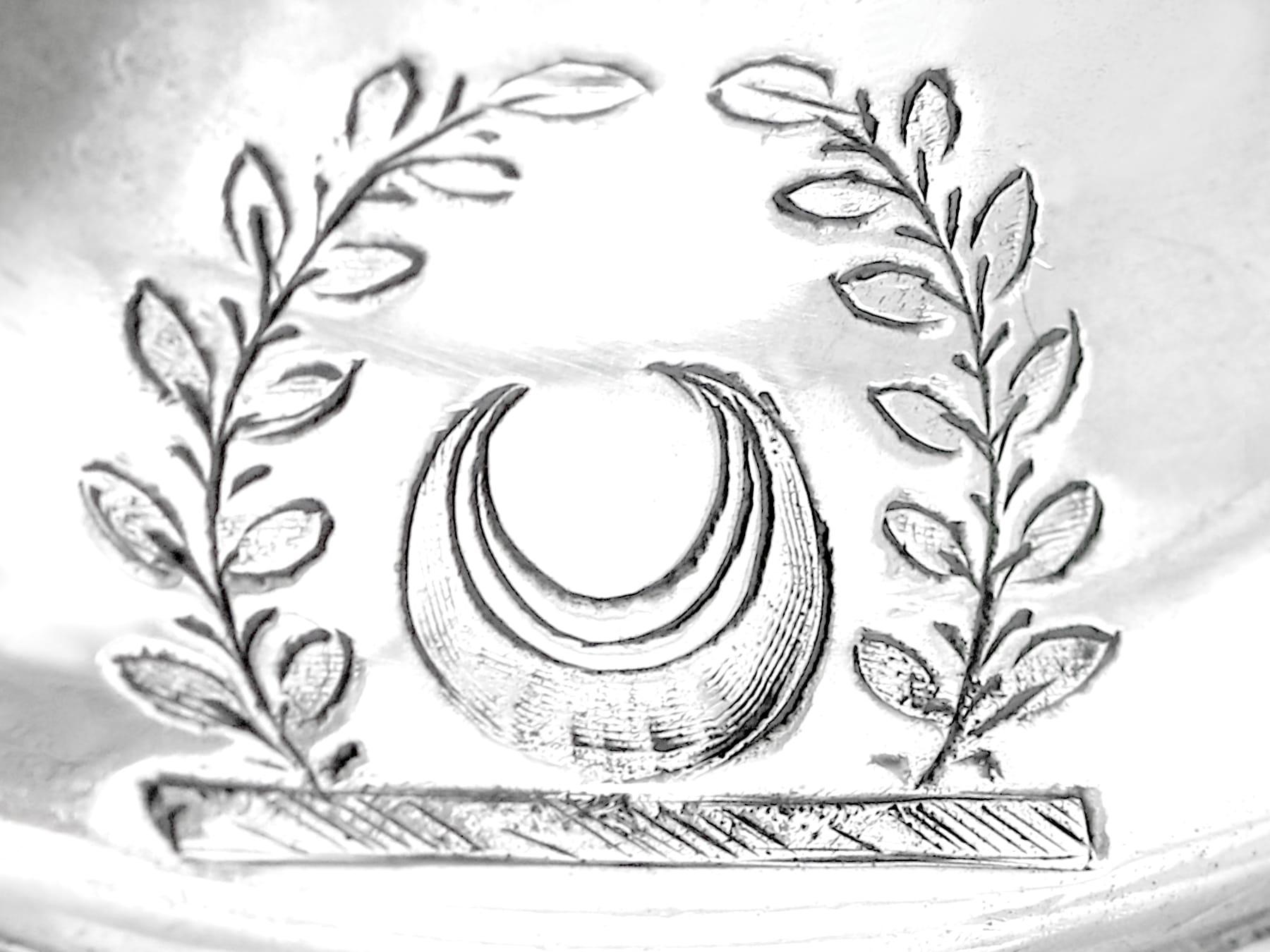 Coppia di antichi portacandele irlandesi in argento sterling in vendita 3