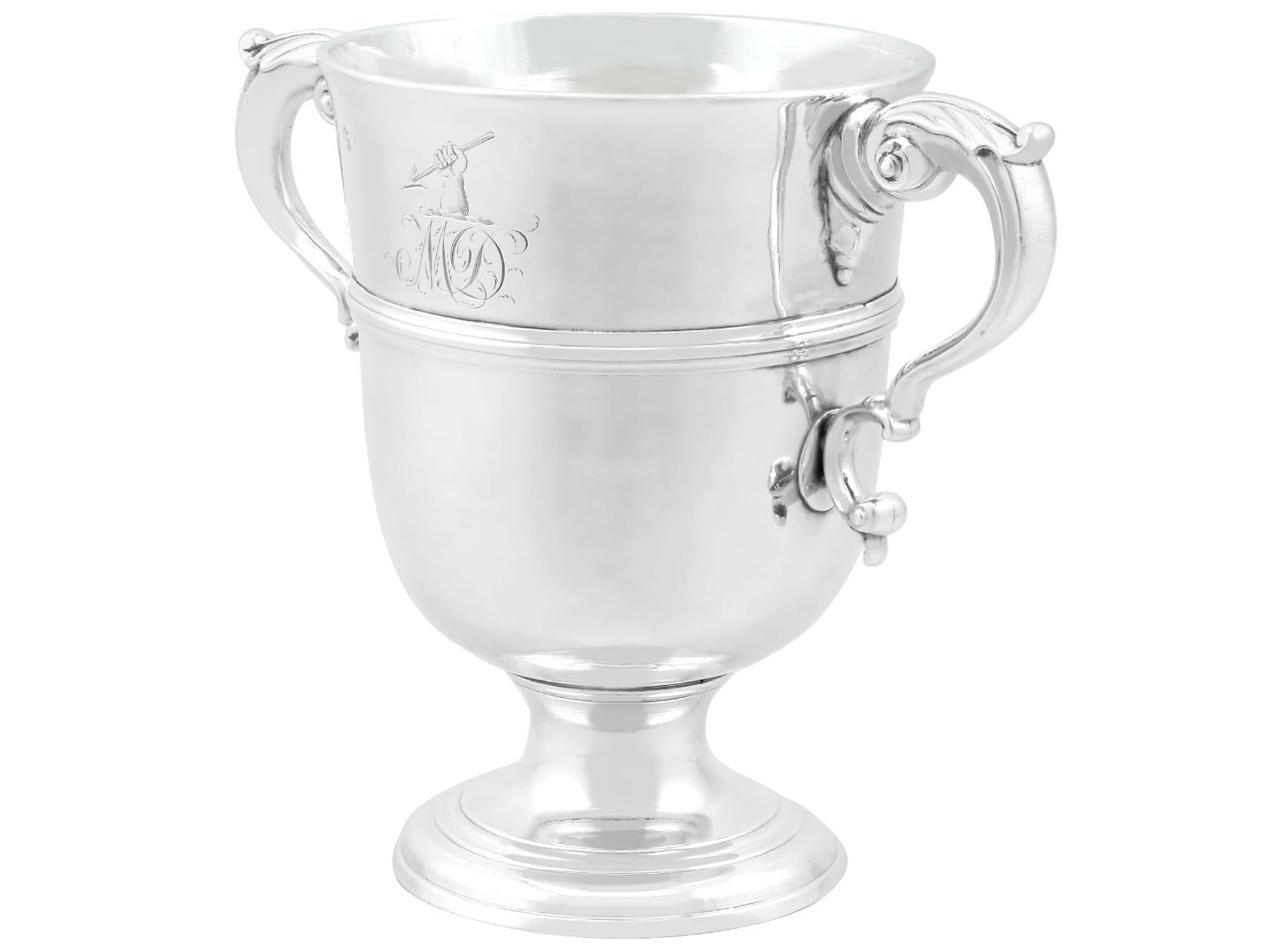 An exceptional, fine and impressive antique 18th century Irish sterling silver cup; an addition to our 17th century silverware collection

This exceptional antique 18th century Irish sterling silver cup has a plain bell-shaped form to a circular