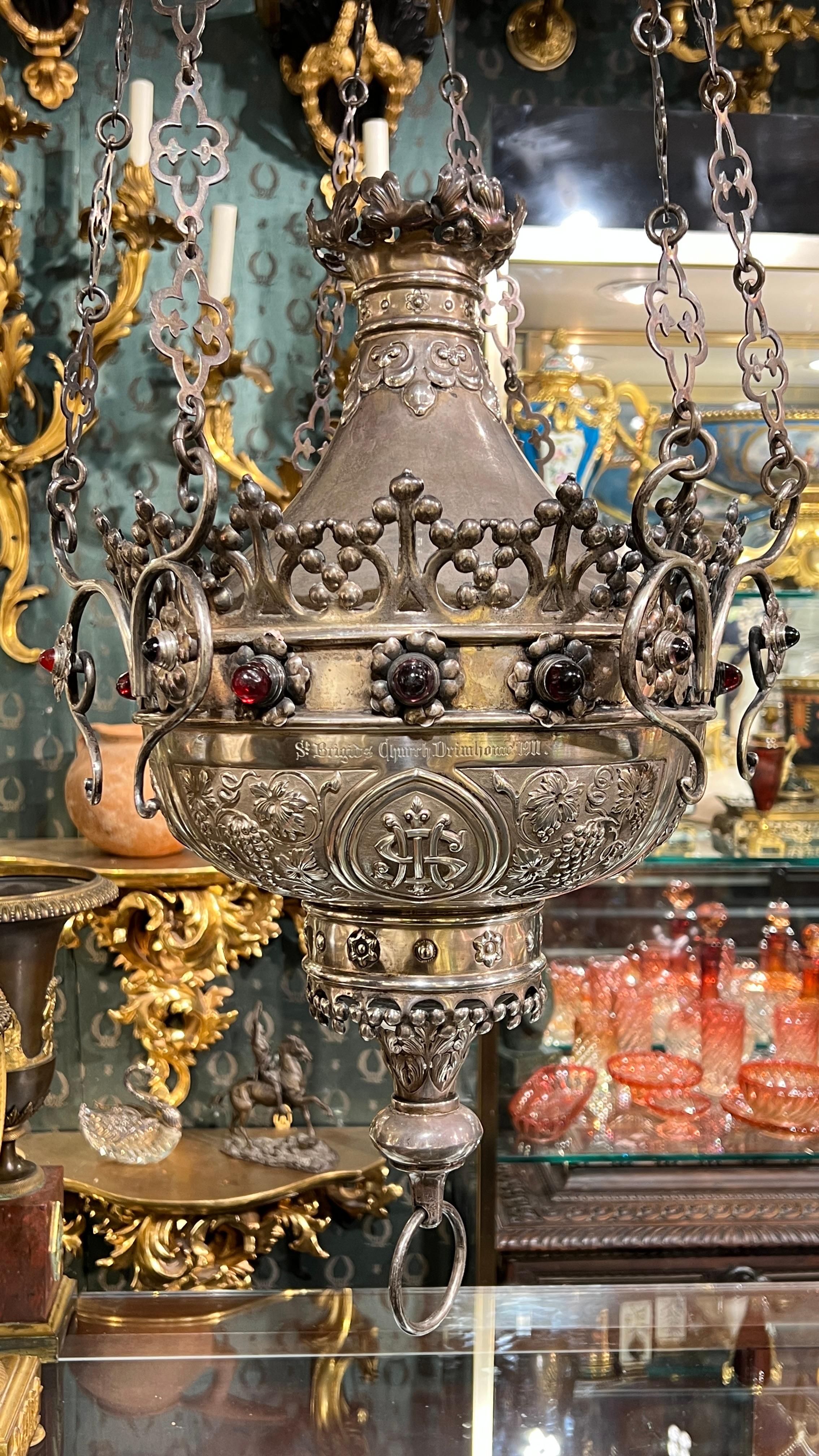 Antike irische Hängelaterne/Laterne aus Sterlingsilber im kirchlichen Gothic-Stil (Repoussé) im Angebot