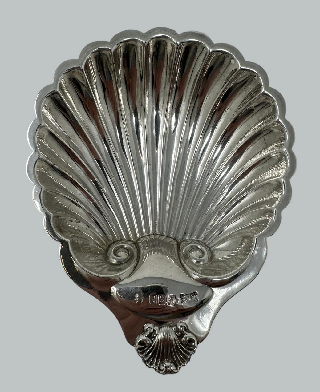 Antiguos platos irlandeses de concha de plata de ley William Egan Cork Hallmark Dublín Plata esterlina en venta