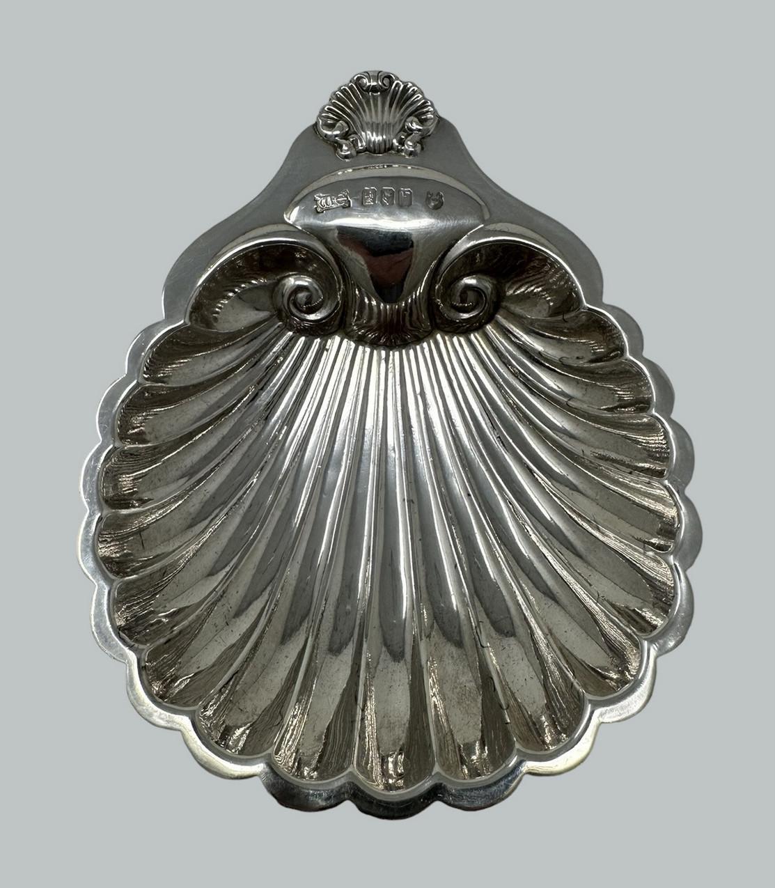 Antiguos platos irlandeses de concha de plata de ley William Egan Cork Hallmark Dublín en venta 1