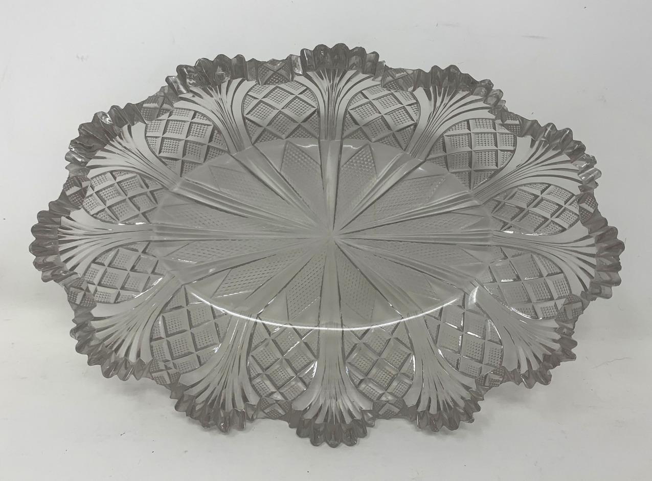 Stunning and extremely rare Georgian Irish heavy gauge hand cut crystal fruit bowl or centerpiece of oval outline, of outstanding quality and condition. Circa 1800.

The unusual fan-cut decorative rim above a deep cut diamond pattern all-round and