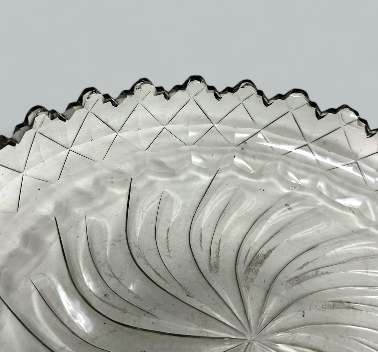 XIXe siècle Antique plateau circulaire victorien irlandais Tipperary Waterford en cristal taillé en vente