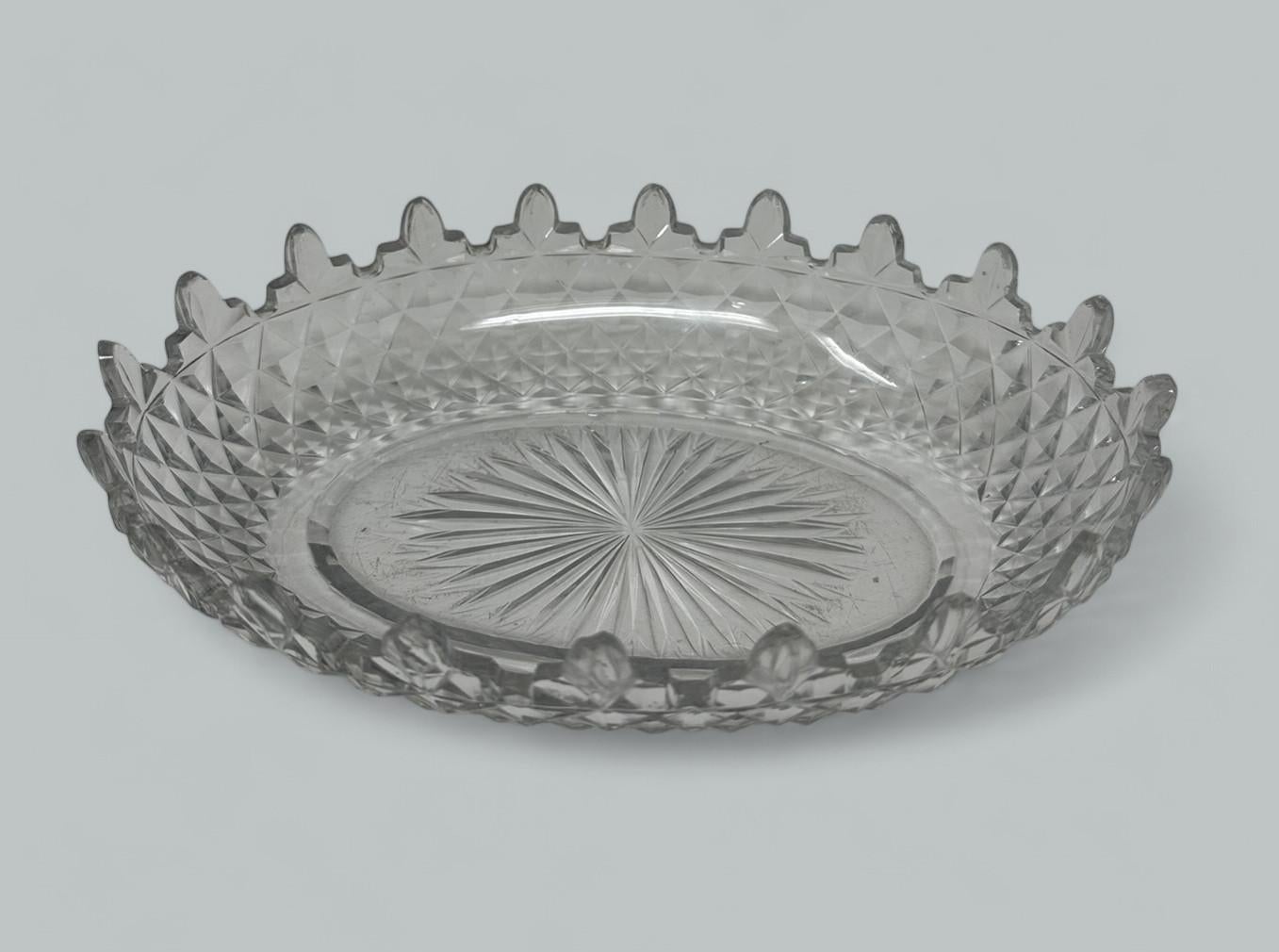 Antique plateau circulaire victorien irlandais Tipperary Waterford en cristal taillé en vente 1