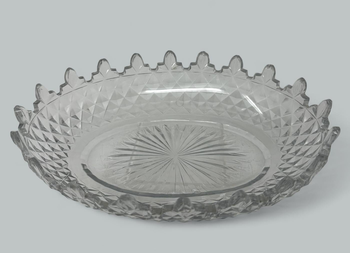 Antiguo Tipperary irlandés Cristal de Waterford Cristal tallado Bandeja Victoriana Turnover Bowl en venta 2
