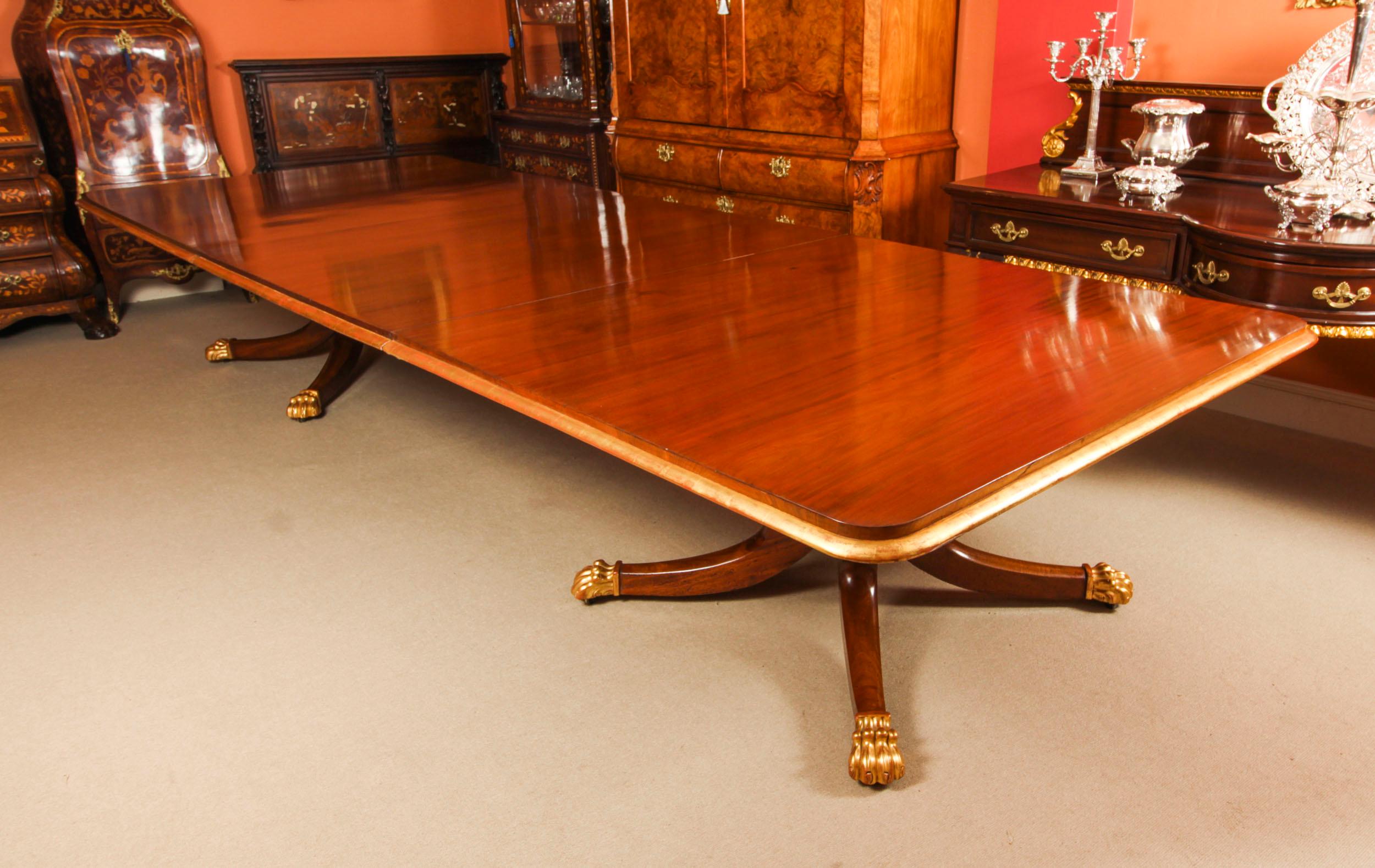 Antique Irish Twin Pillar Regency Dining Table 19th Century & 18 Dining Chairs In Good Condition In London, GB