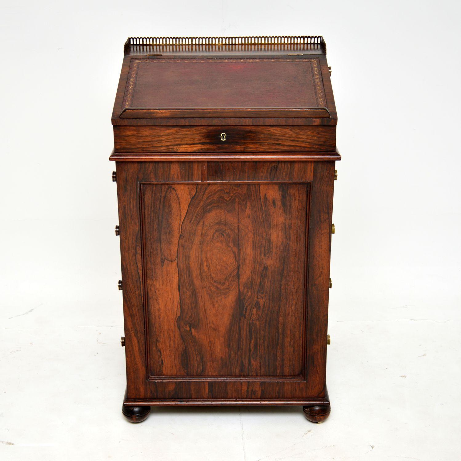 A fantastic antique William IV period Davenport of the highest order. This was made in Ireland between 1830-1840, it has an impressed makers stamp that reads “WOODS, DUBLIN”.

It is of amazing quality, beautifully made with many fine features. The