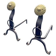 Paire de chenets de cheminée anciens en fer et laiton Paire de chenets de cheminée anciens en fer et laiton