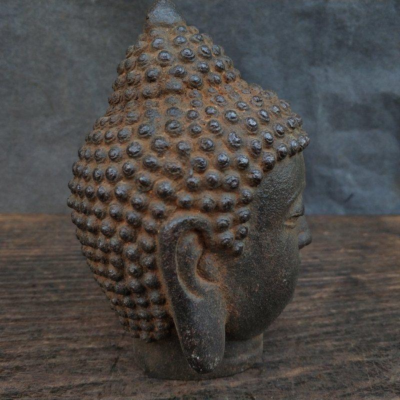 XIXe siècle Ancienne tête de bouddha asiatique en fer en vente