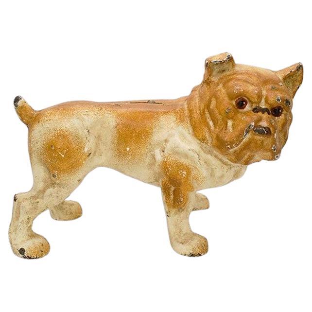 Ancienne tirelire en fer pour enfants avec chien bulldog et tirelire peinte en marron, années 1920 en vente