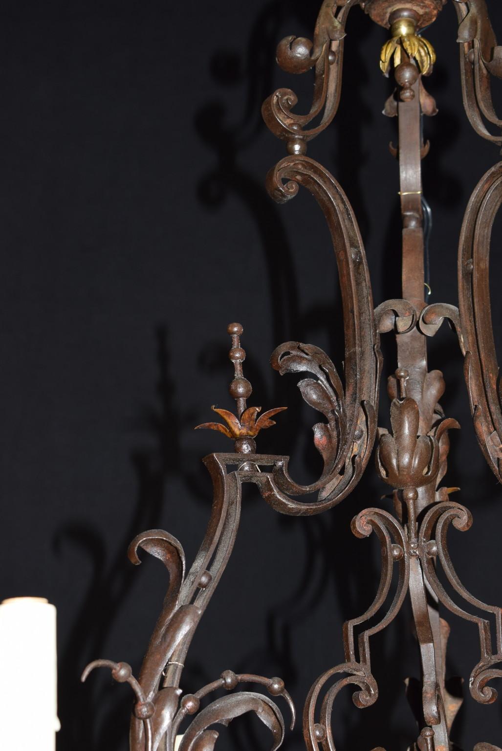 Lustre en fer ancien Bon état - En vente à Atlanta, GA
