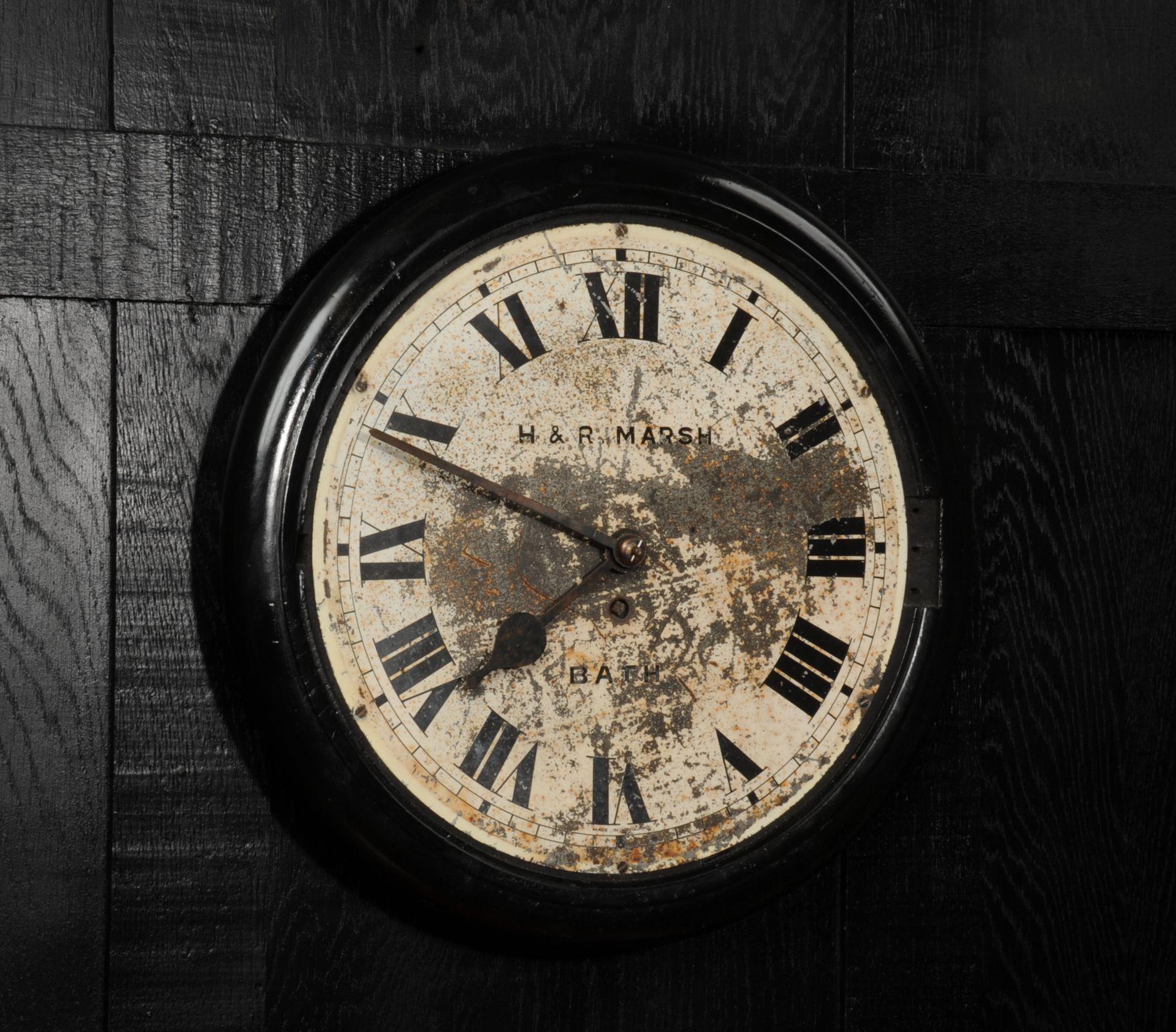 Antique Iron Clock Dial Face Industrial Bath Fully Working In Distressed Condition For Sale In Belper, Derbyshire