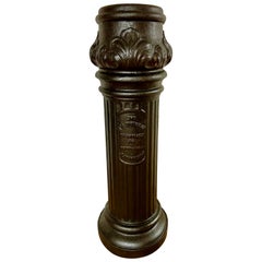 Pedestal o zócalo de columna de hierro antiguo