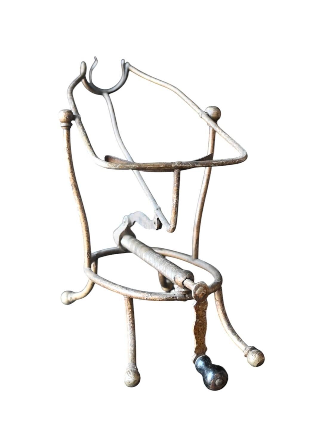 Altro Antico decanter in ferro, versatore, portabottiglie, XIX secolo in vendita