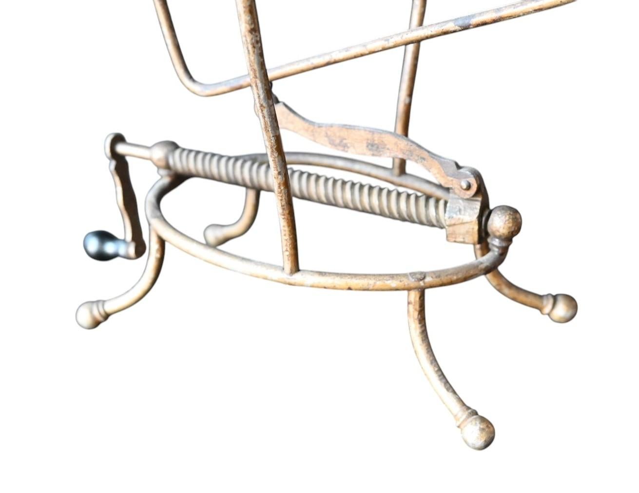 Ferro Antico decanter in ferro, versatore, portabottiglie, XIX secolo in vendita